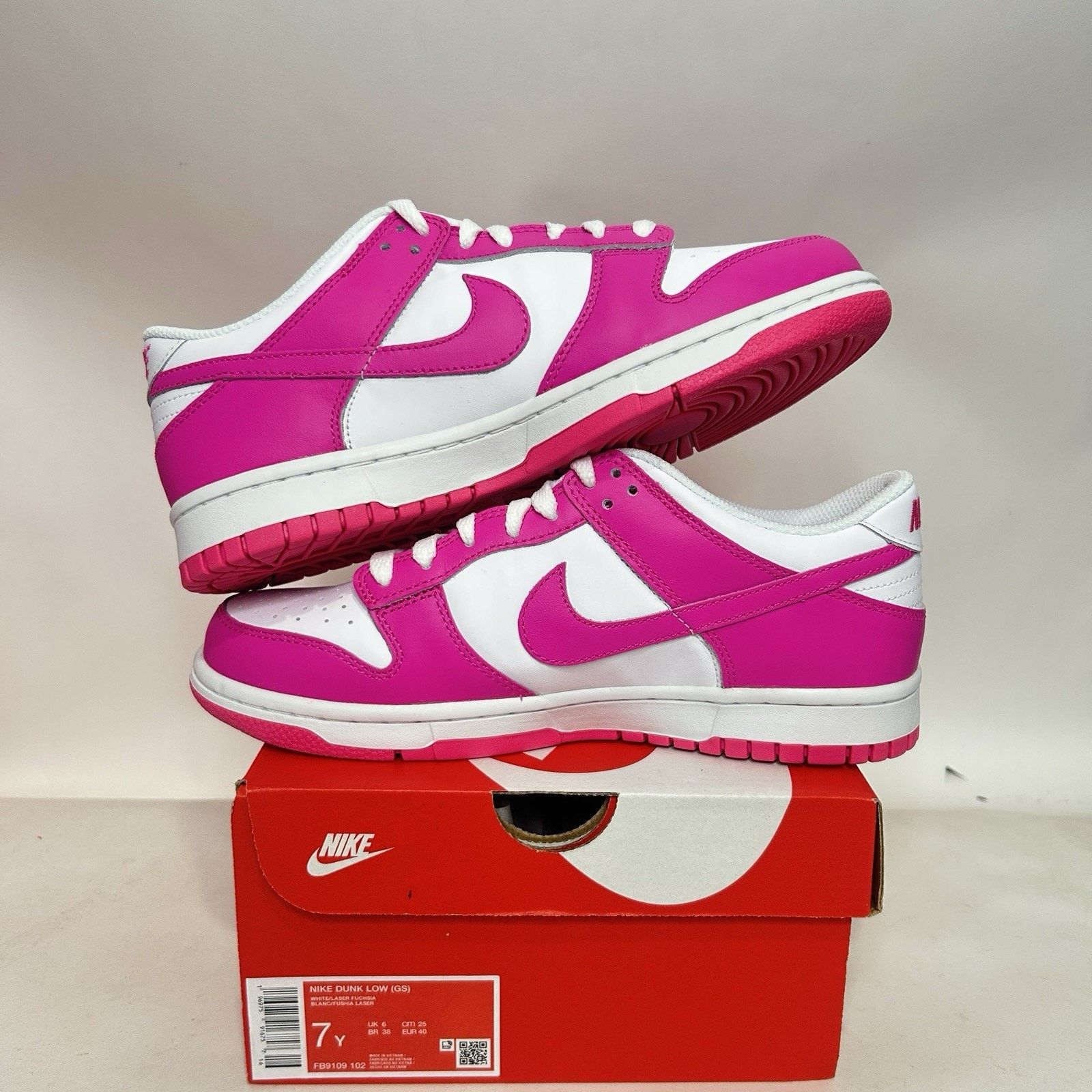 Nike Nike Dunk Low GS “Laser Fuchsia/Barbie” Size US 8.5 / IT 38.5 - 3 Thumbnail