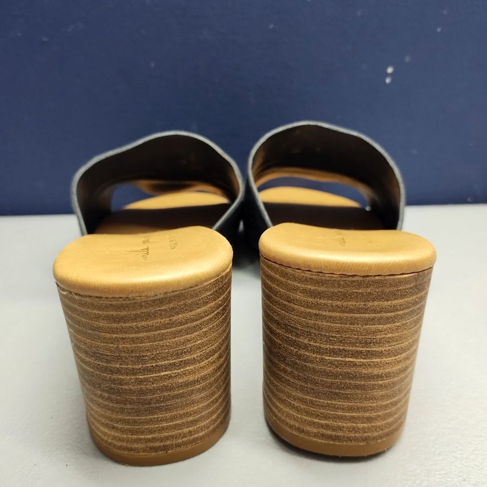 Vintage Mila Paoli Slide Sandals Womens US Size 8 Tan Navy Block Heel Comfort Slip On Size Womens 8 Tan Navy Slide Sandals Size US 8 / IT 38 - 4 Thumbnail
