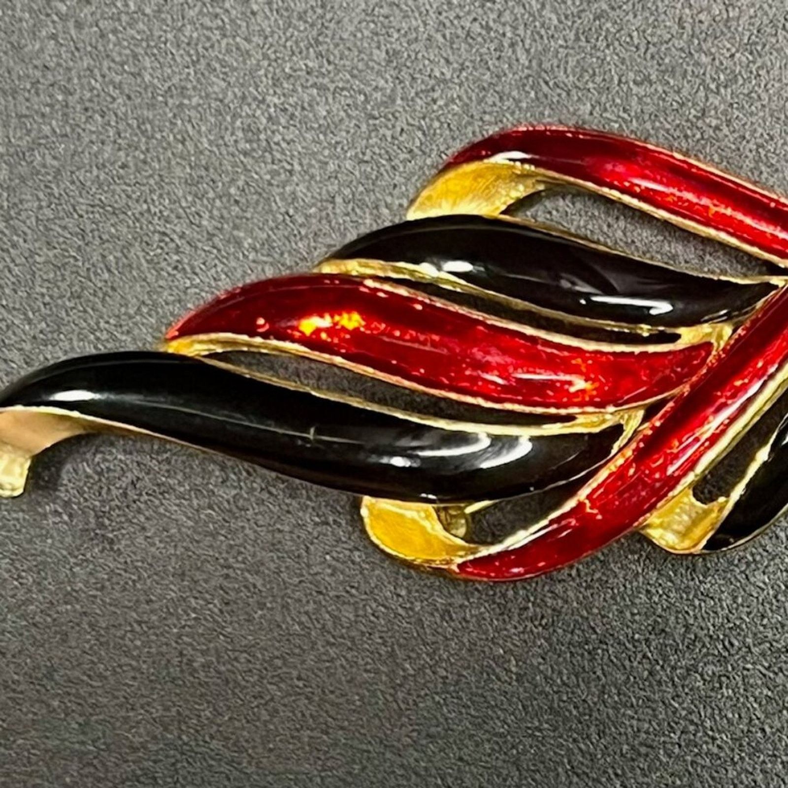 & Other Stories Vintage Red Black enamel Goldtone, 3” Ribbon Swirl Brooch Size ONE SIZE - 2 Thumbnail