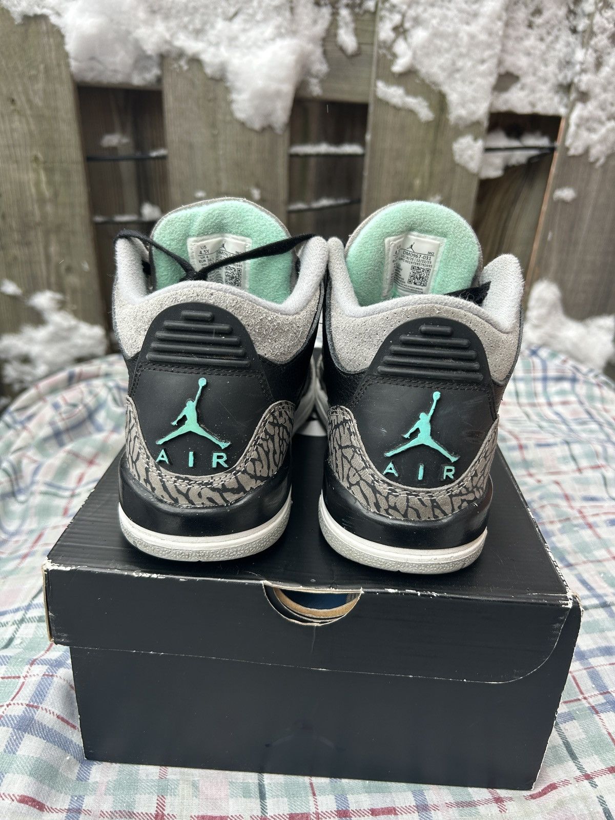 Jordan Brand Jordan 3 GS Cement Grey / Green Glow Size US 4.5 / IT 34.5 - 3 Thumbnail