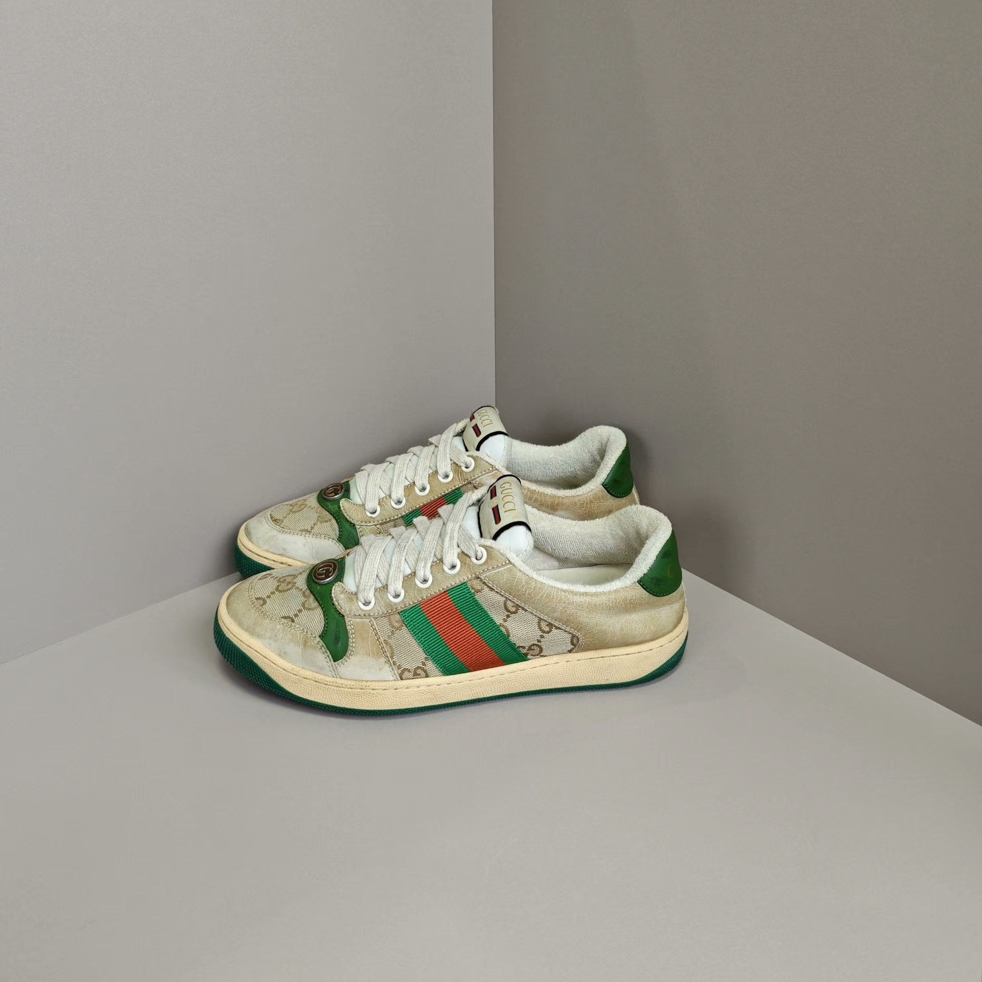 Gucci Gucci Lowtop Sneakers us_7 Women Size US 7 / IT 37 - 1 Thumbnail