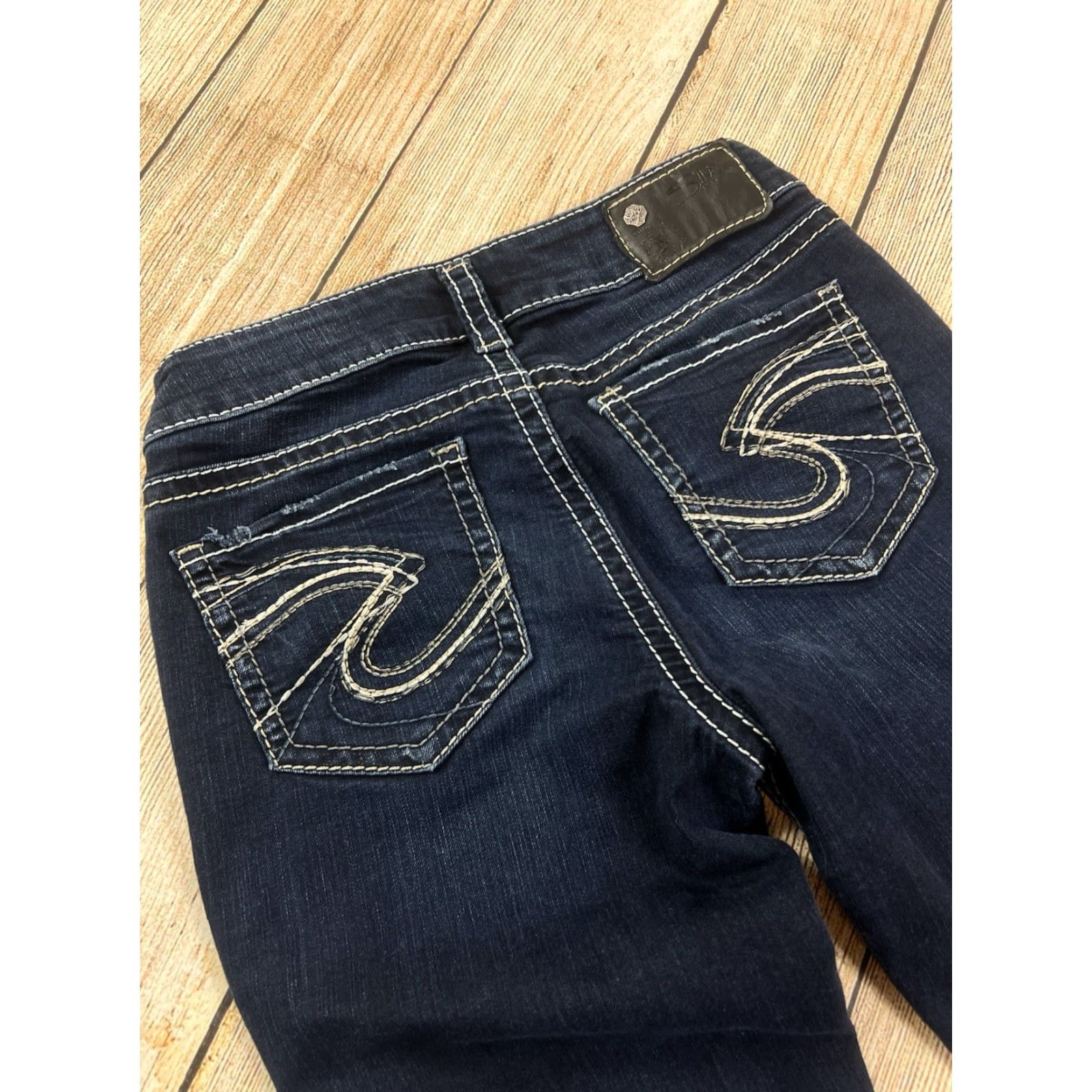 Silver Jeans Co. VINTAGE Women’s Silver Jeans Dark Denim Suki Mid Skinny Size 25 X 31” Women Jeans Skinny Silver Denim Embroidered Button Logo Silver Jeans Suki XS? Size 42" / US 20 - 8 Thumbnail