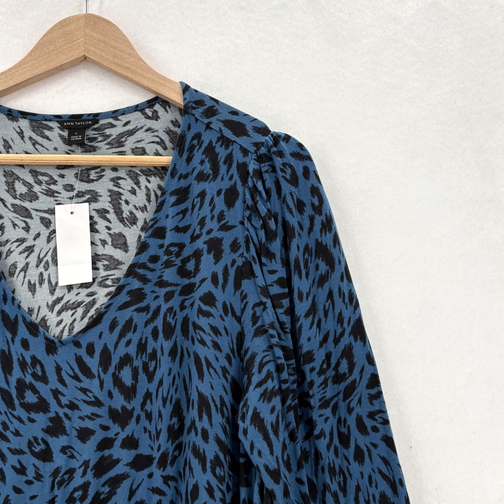 Ann Taylor Ann Taylor Blouse Womens L Blue Animal Print V Neck Tie Waist Peplum NWT Size L / US 10 / IT 46 - 2 Thumbnail