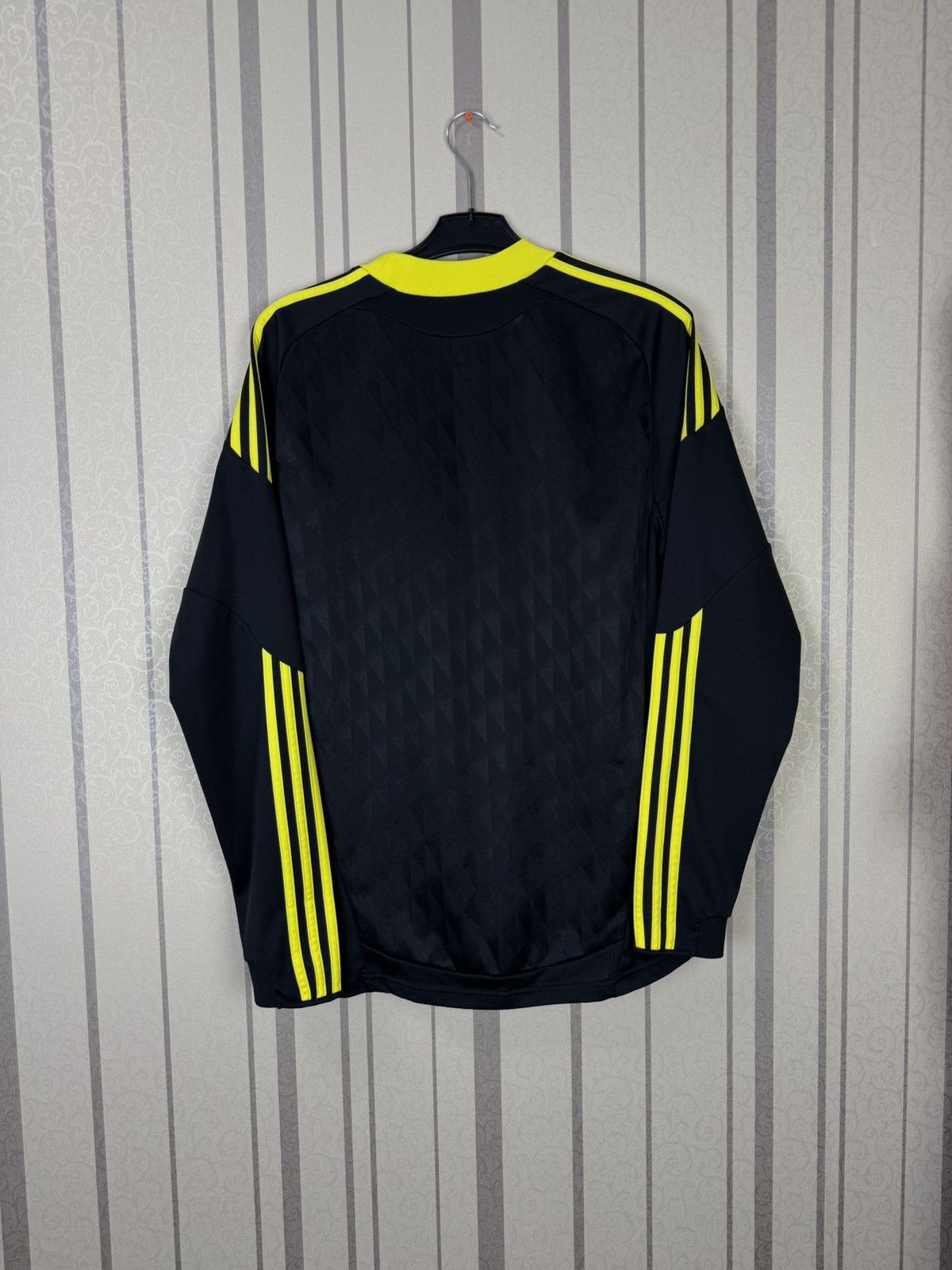 Adidas Liverpool 2010/2011 football shirt soccer jersey Size US M / EU 48-50 / 2 - 2 Thumbnail