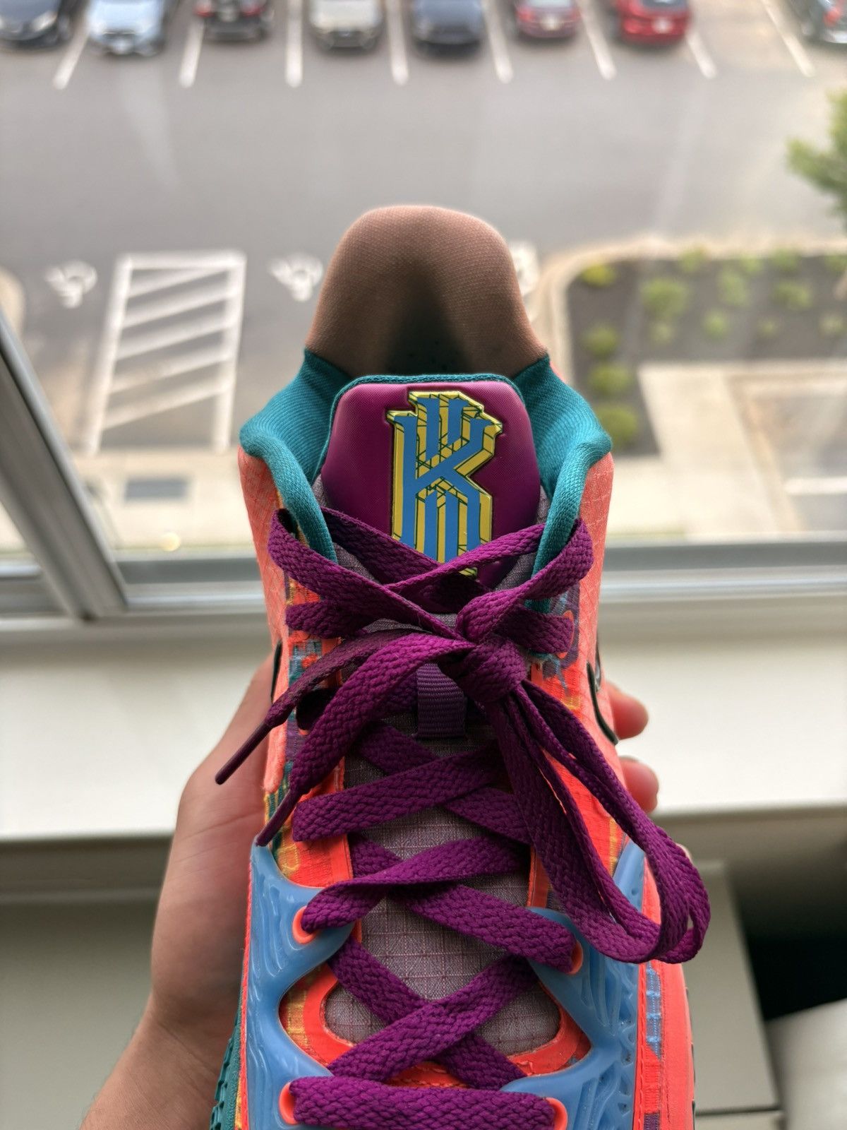 Nike Kyrie low 4 1 world 1 people Size US 8 / EU 41 - 7 Thumbnail