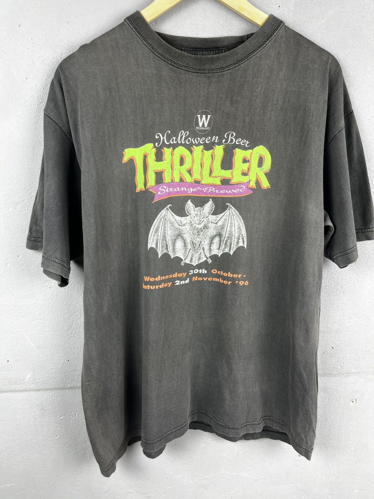 Band Tees Thriller t shirt vintage Size US XL / EU 56 / 4 - 2 Thumbnail
