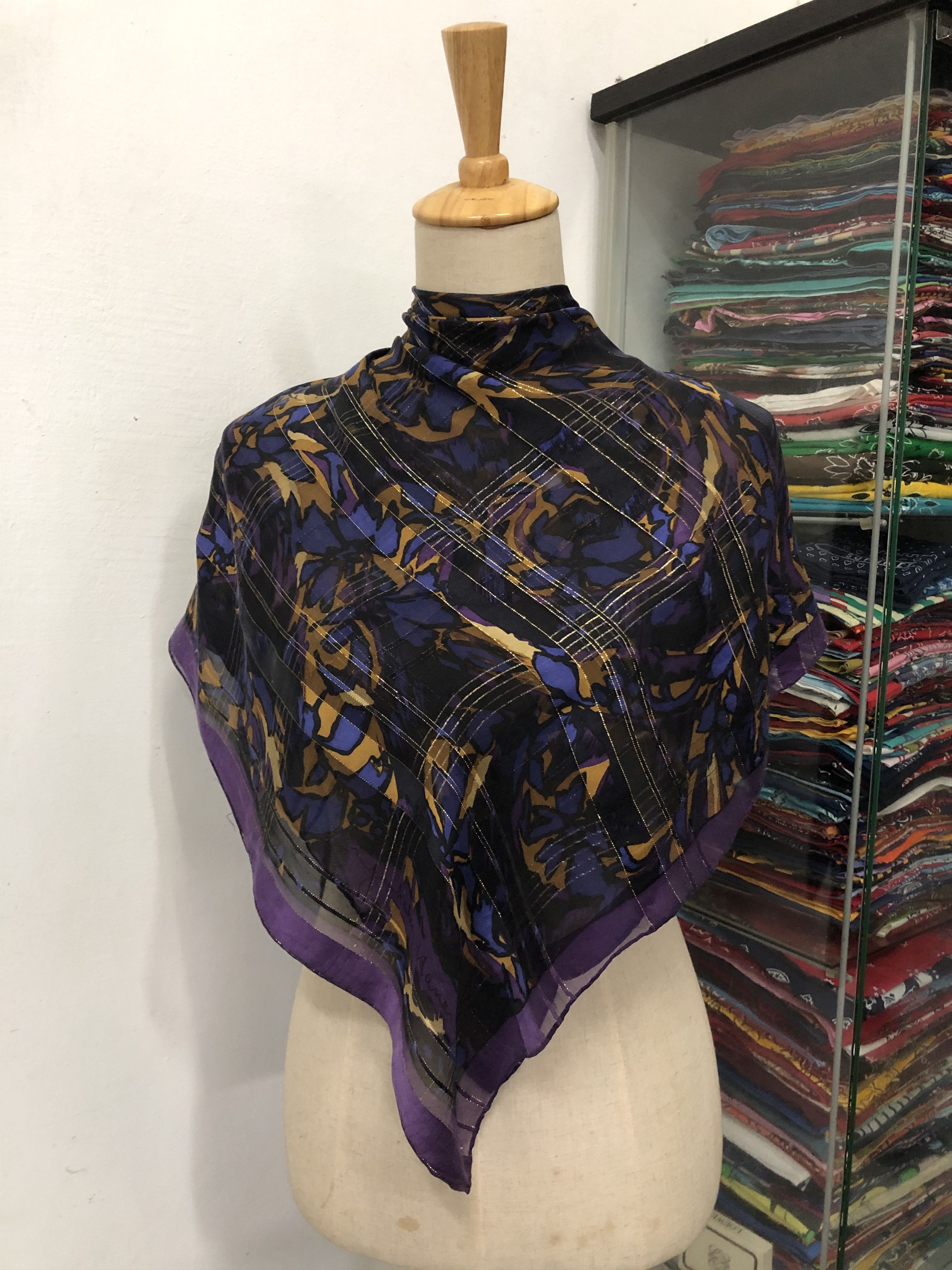 Vintage Vintage Yukiko Hanai Silk Scarf Size ONE SIZE - 1 Thumbnail
