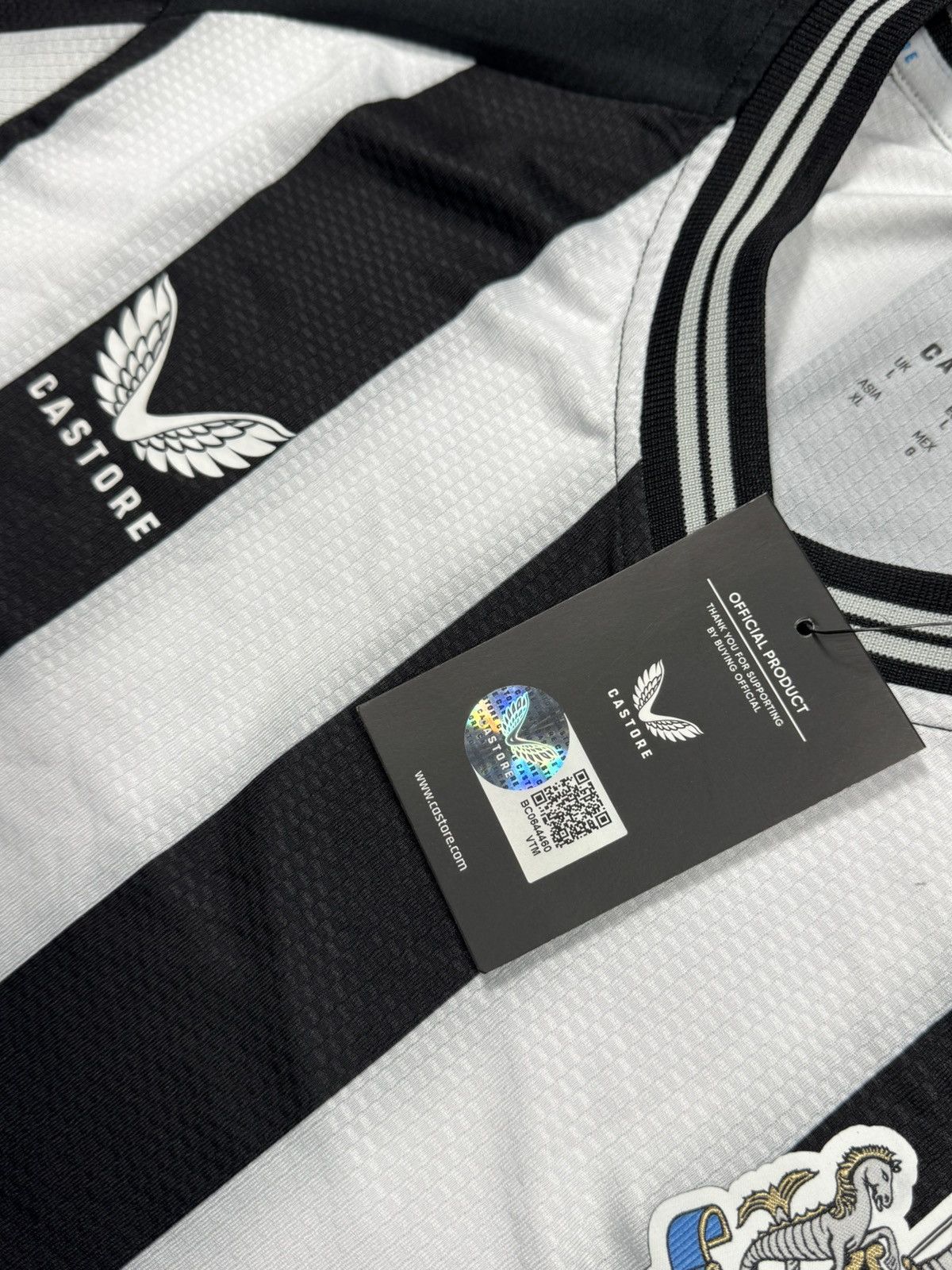 Castore Newcastle United x Castore HOME Jersey Size US L / EU 52-54 / 3 - 7 Thumbnail