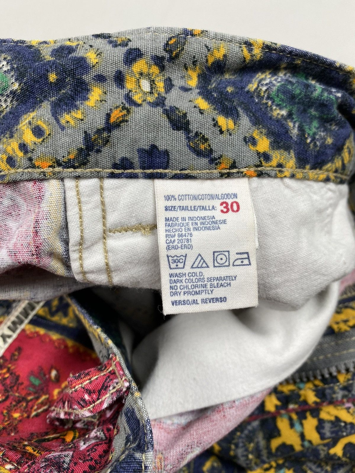 Tommy Hilfiger Tommy Hilfiger Jeans Vintage Patterned Shorts Size 30 Size US 30 / EU 46 - 14 Thumbnail
