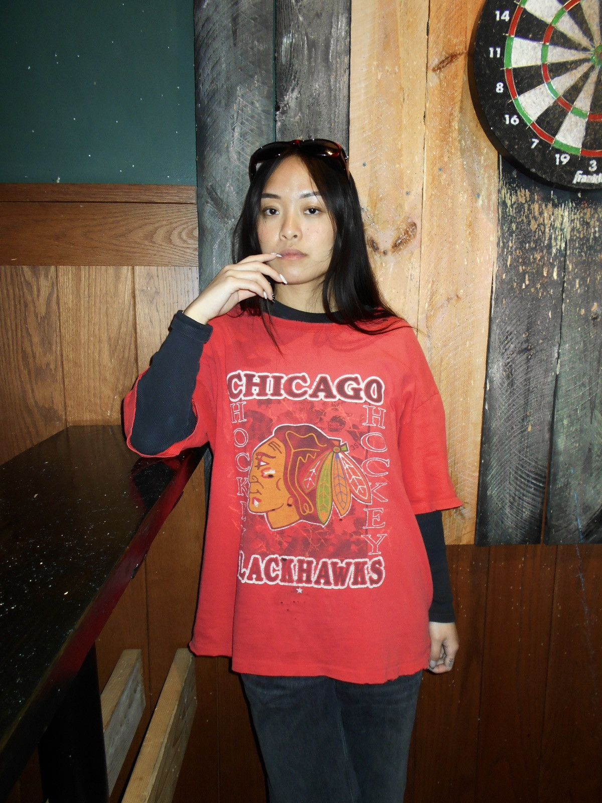 Starter Vintage 90s Chicago Blackhawks NHL Starter Thrashed T Shirt Size US XL / EU 56 / 4 - 2 Thumbnail