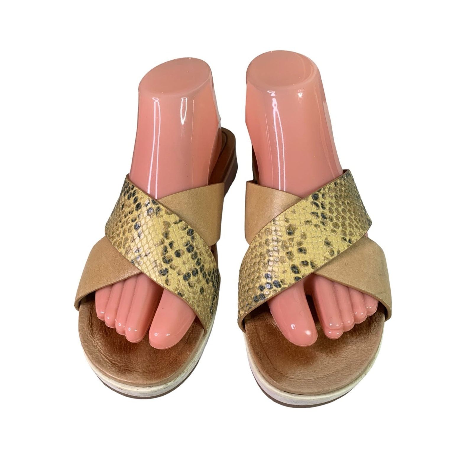 Ugg Ugg Treadlite Sole Cross Slide Womens Size 8 Tan Leather Size US 8 / EU 41 - 2 Thumbnail