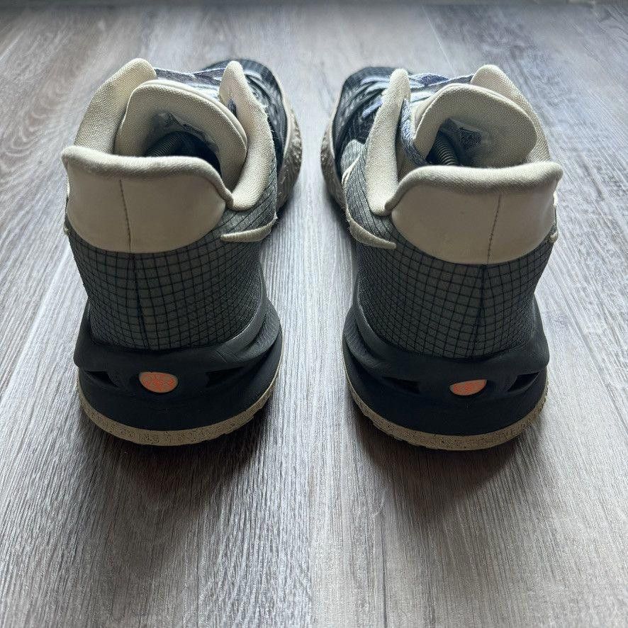 Nike NIKE • Kyrie 4 Low "Black Grey Rattan" (13M) Size US 13 / EU 46 - 8 Thumbnail