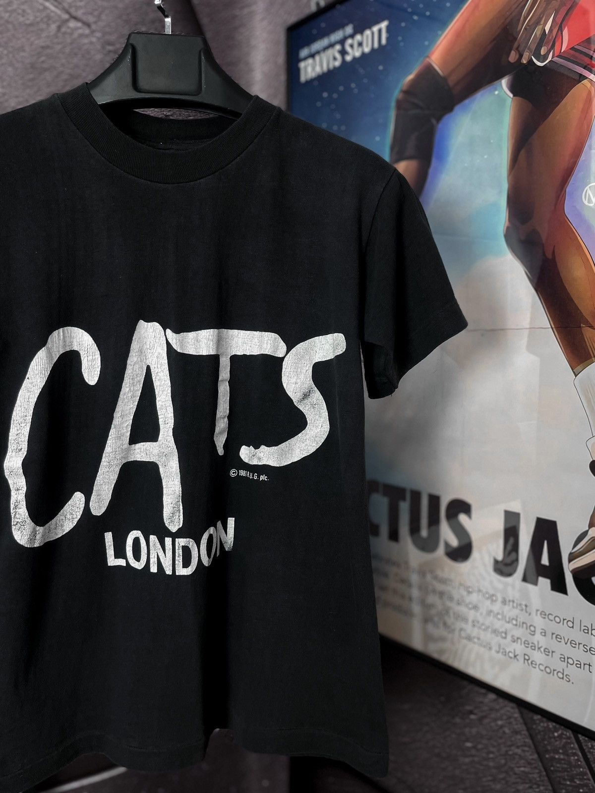 Fruit Of The Loom Vintage CATS London Graphic Tee Black Distressed Y2K Size US S / EU 44-46 / 1 - 2 Thumbnail