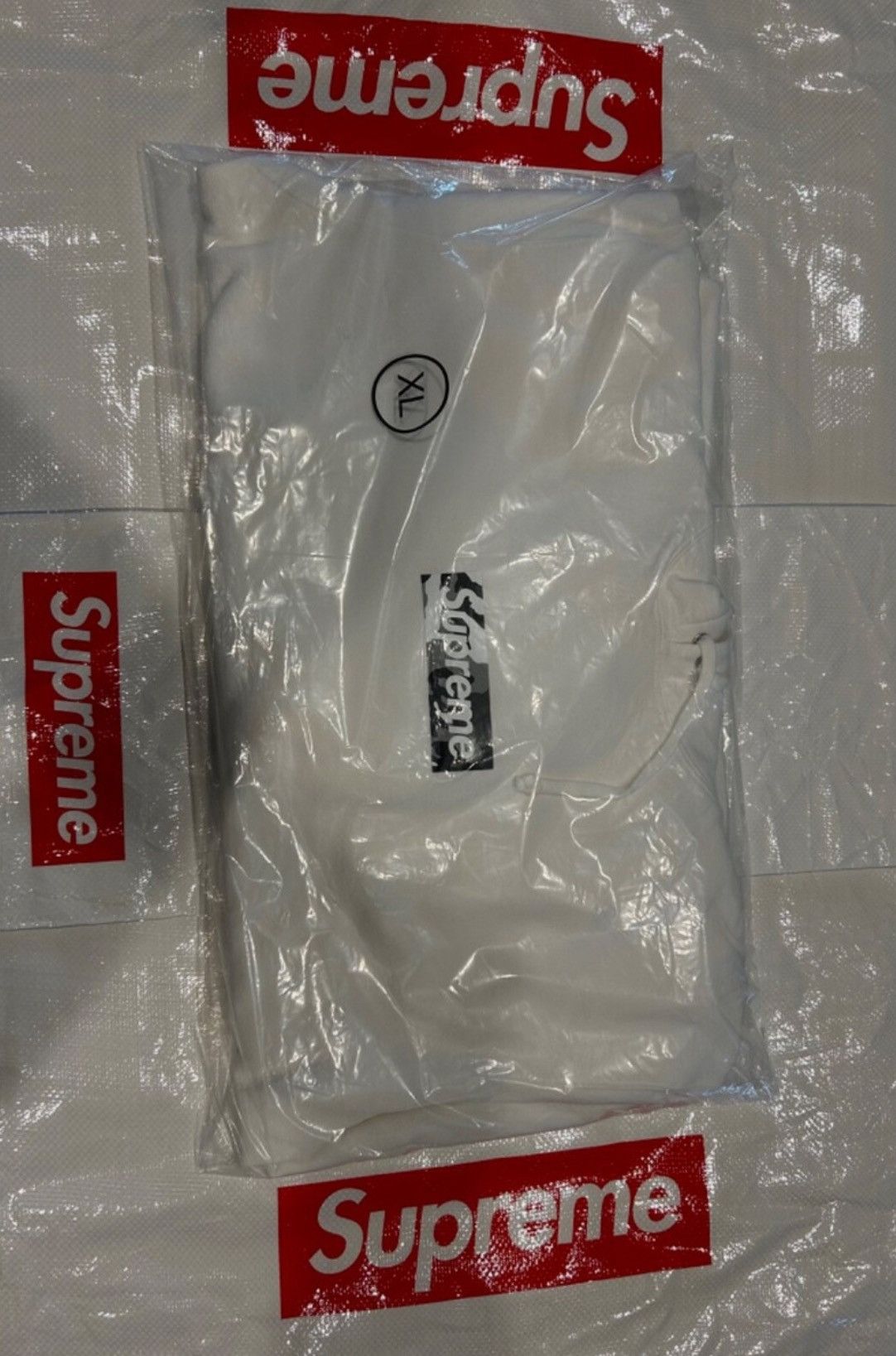 Supreme XL Supreme Miami Exclusive Hooded Sweatshirt Size US XL / EU 56 / 4 - 1 Preview