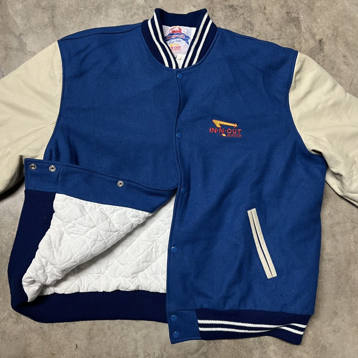Vintage Vintage 90’s In N Out Burger 🇺🇸 Embroidered Varsity Jacket Size US XXL / EU 58 / 5 - 8 Thumbnail