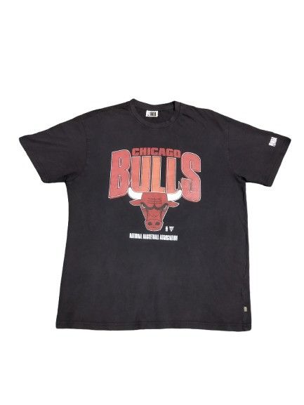 NBA Vintage Chicago Bulls Tee Size US XL / EU 56 / 4 - 1 Thumbnail