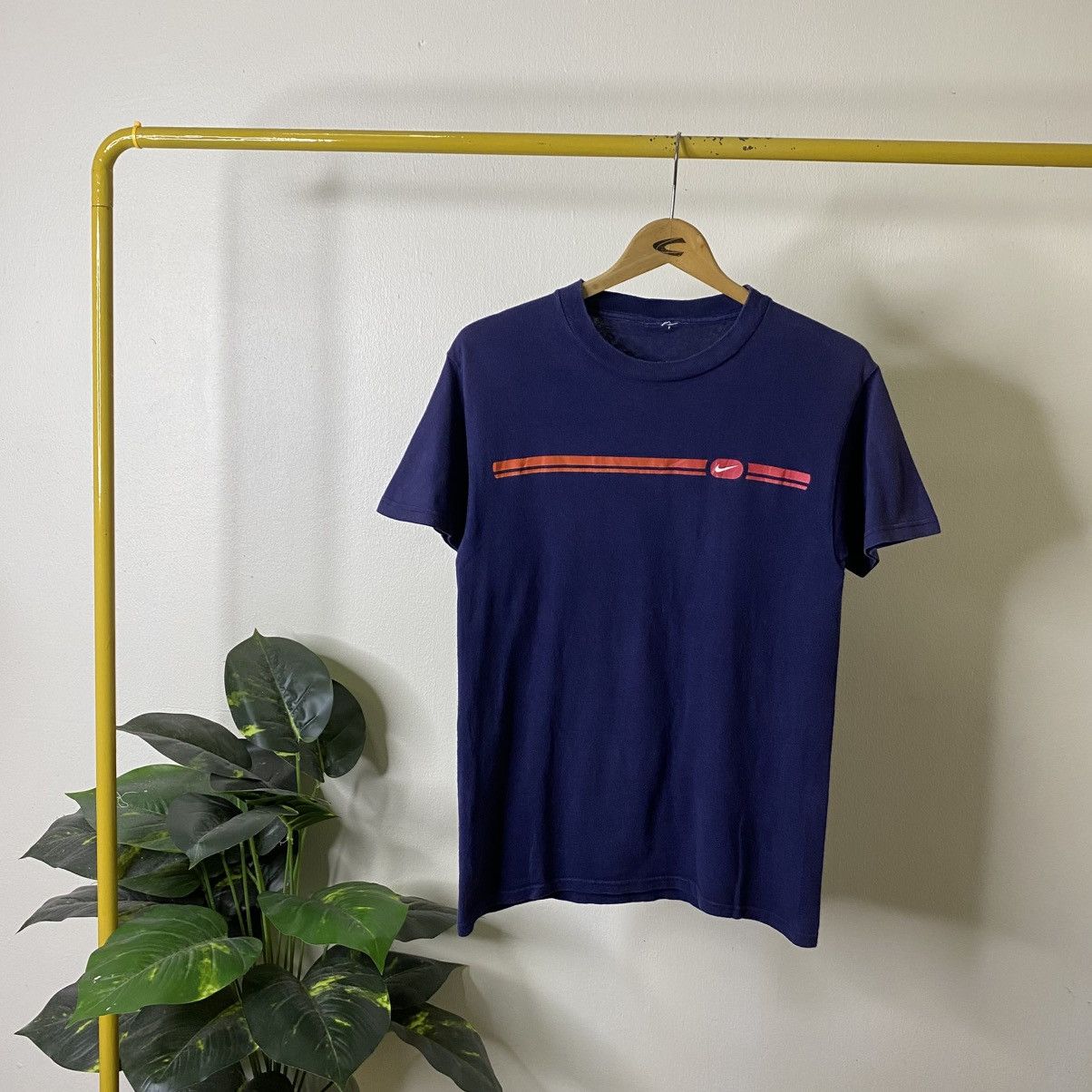 Nike Vintage 1990s Nike Minimalist Design T Shirt Size US S / EU 44-46 / 1 - 1 Thumbnail