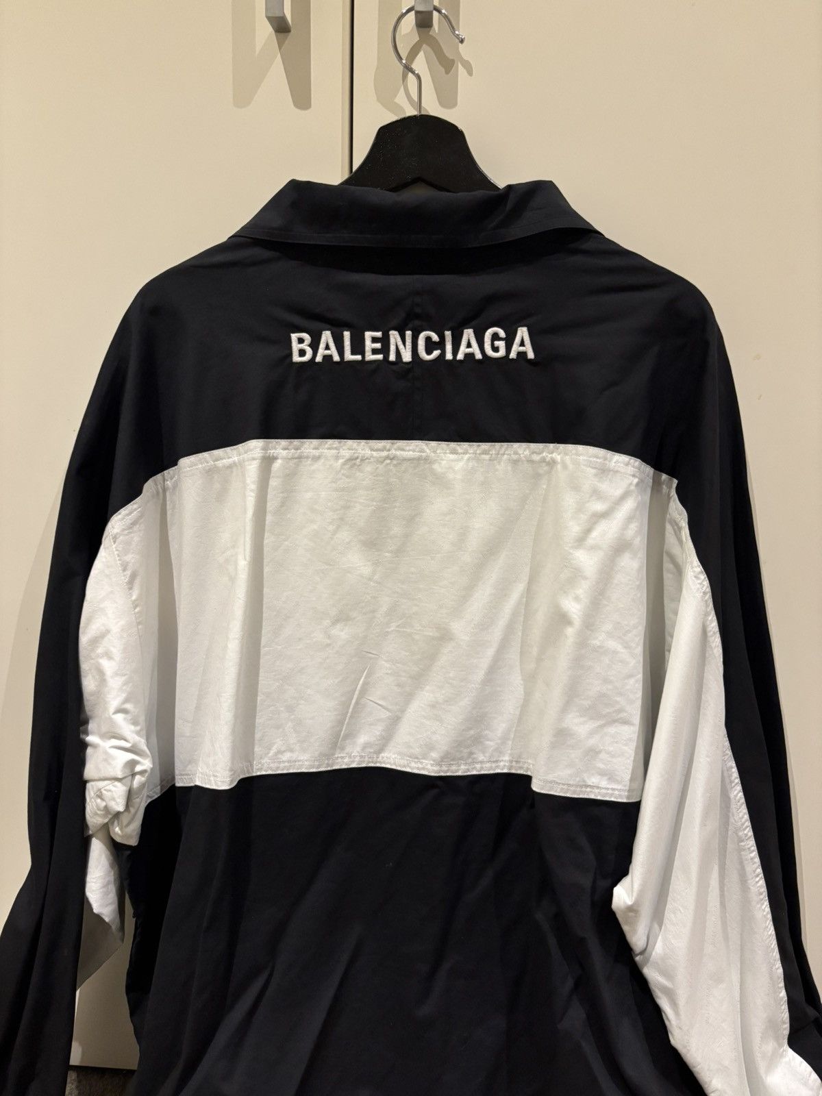 Balenciaga Balenciaga FW18 Classic Logotype Track Jacket Black/White Size US XL / EU 56 / 4 - 4 Thumbnail