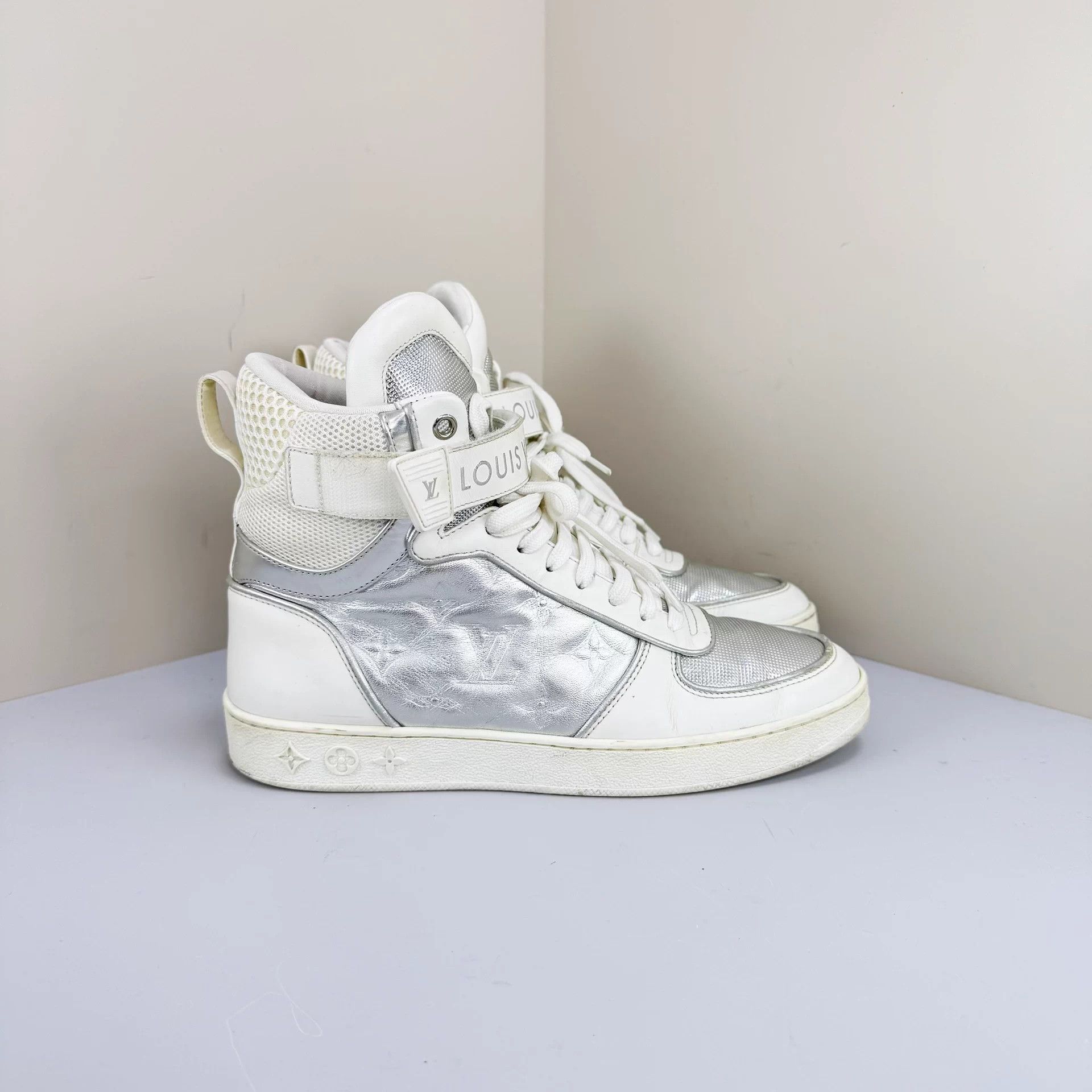 Louis Vuitton LV Monogram Embossed Lace-up Casual Sneakers EU37.5 98 New Size US 6.5 / IT 36.5 - 4 Thumbnail