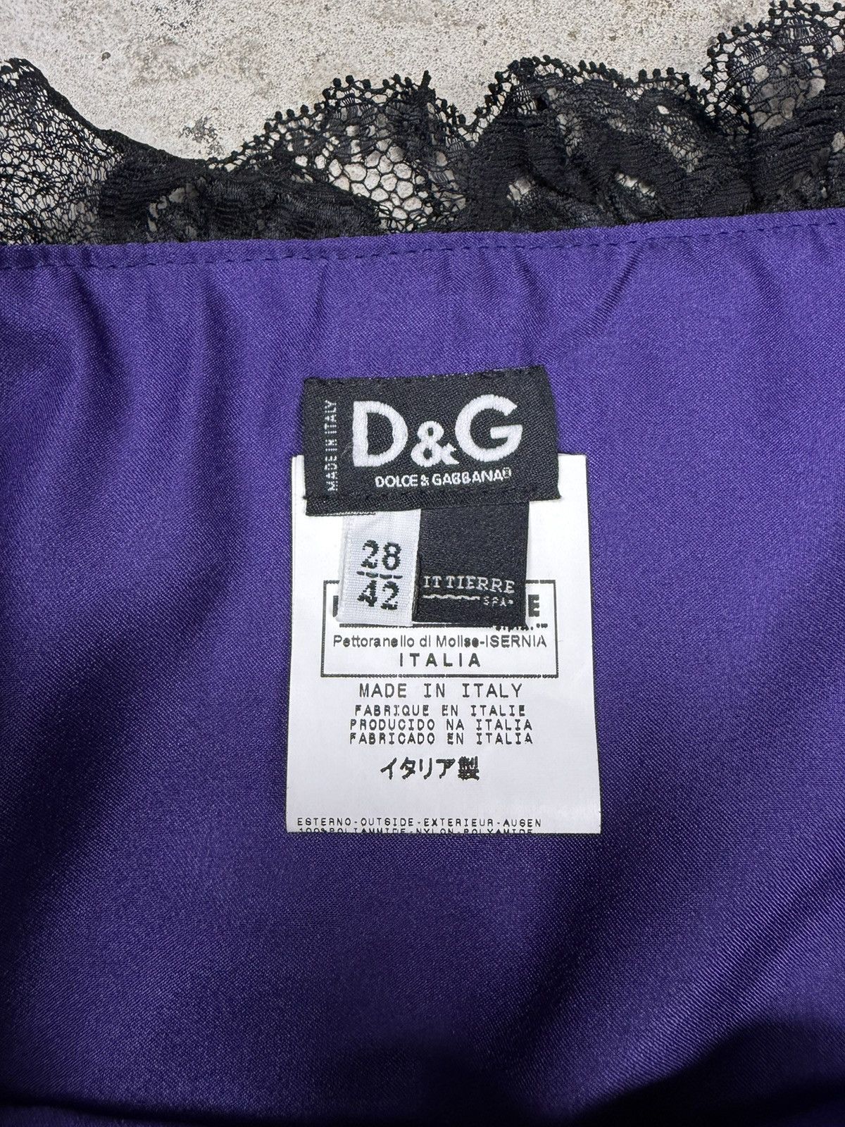 Dolce & Gabbana Vintage 2000s Dolce & Gabbana Lace Purple Skirt Velvet Trims Size 28" / US 6 / IT 42 - 8 Thumbnail