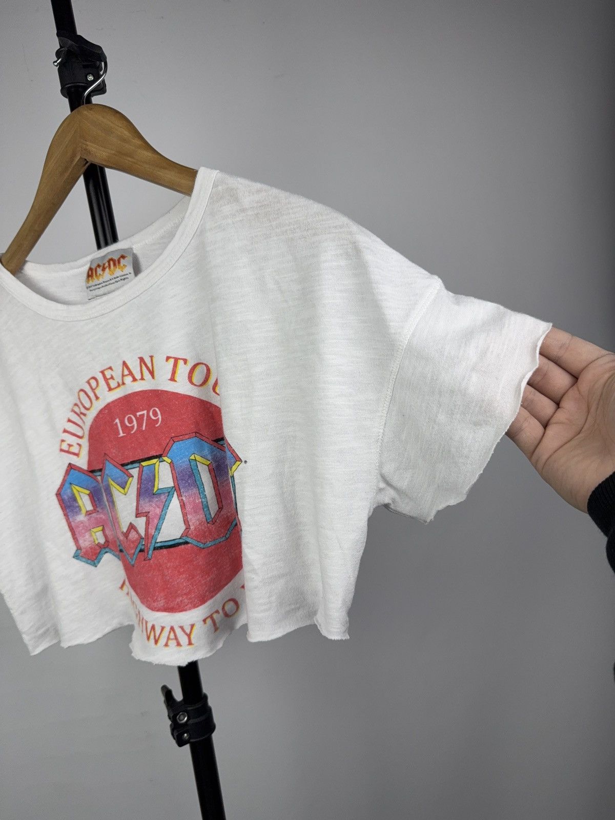 AC/DC Vintage AC/DC 2017 European Tour Highway To Hell Cropped Tee Size XS / US 0-2 / IT 36-38 - 5 Thumbnail