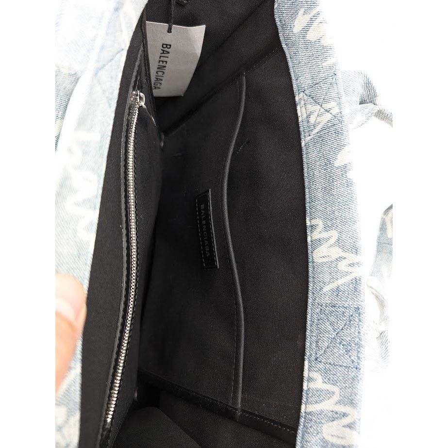 Balenciaga o1rshd1 Size: OS / Scribble Printed Denim Hardware Tote Bag Size ONE SIZE - 17 Thumbnail