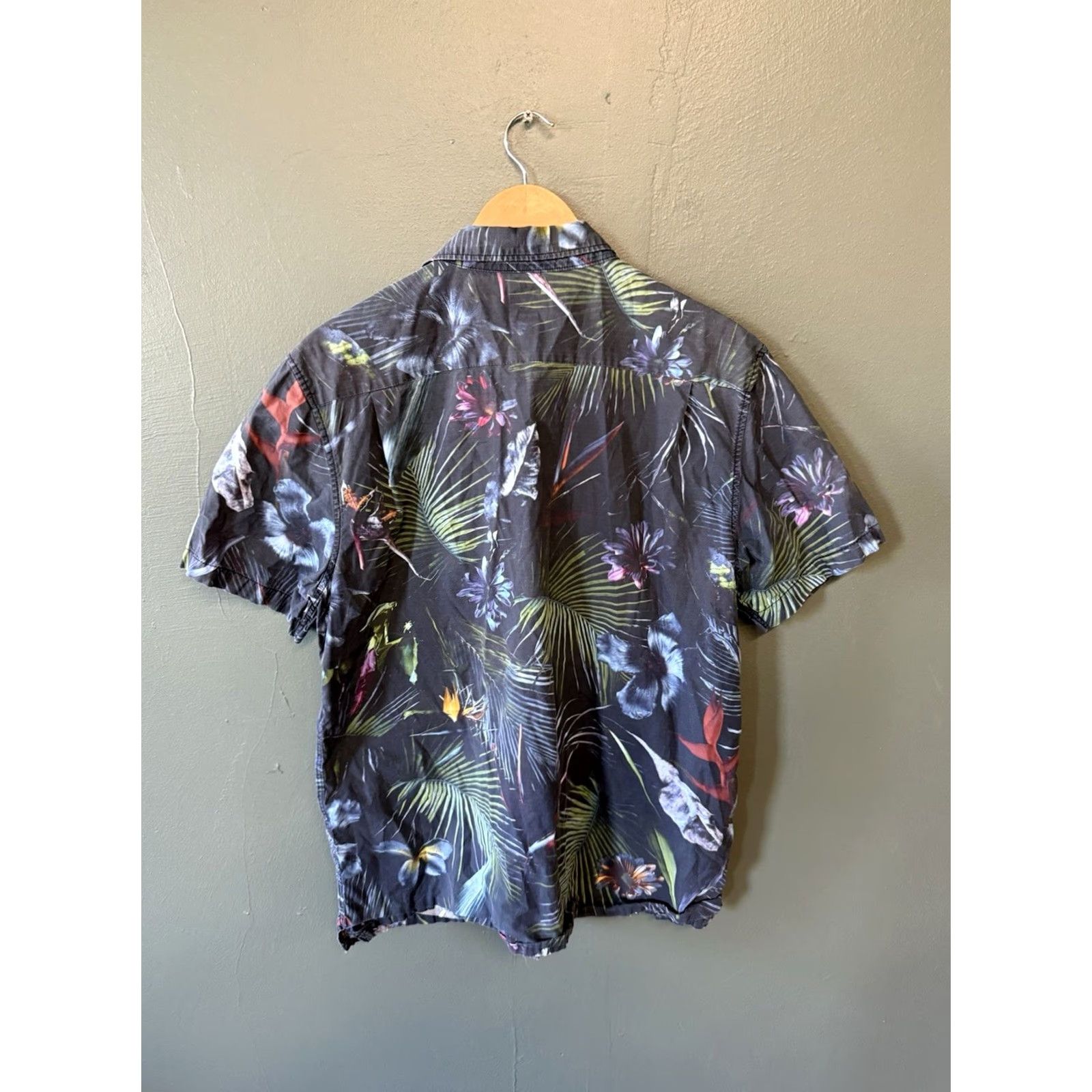 Vans Vans Mens Black Short Sleeve Floral Pattern Button Up Shirt Size Large Size US L / EU 52-54 / 3 - 2 Thumbnail