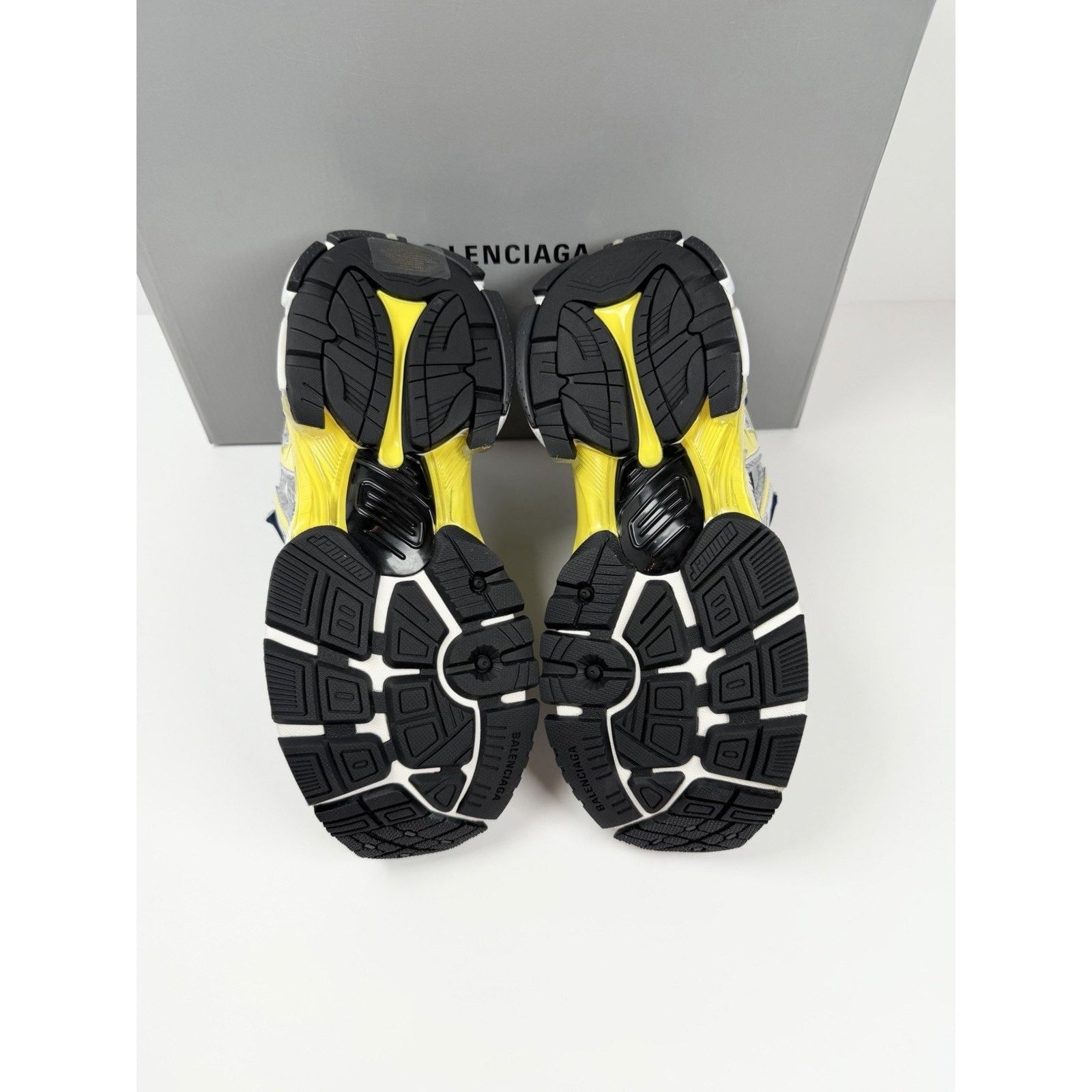 Balenciaga Size 40EU/7US - Balenciaga Runner Grey Blue Yellow NEW! Size US 7 / EU 40 - 7 Thumbnail