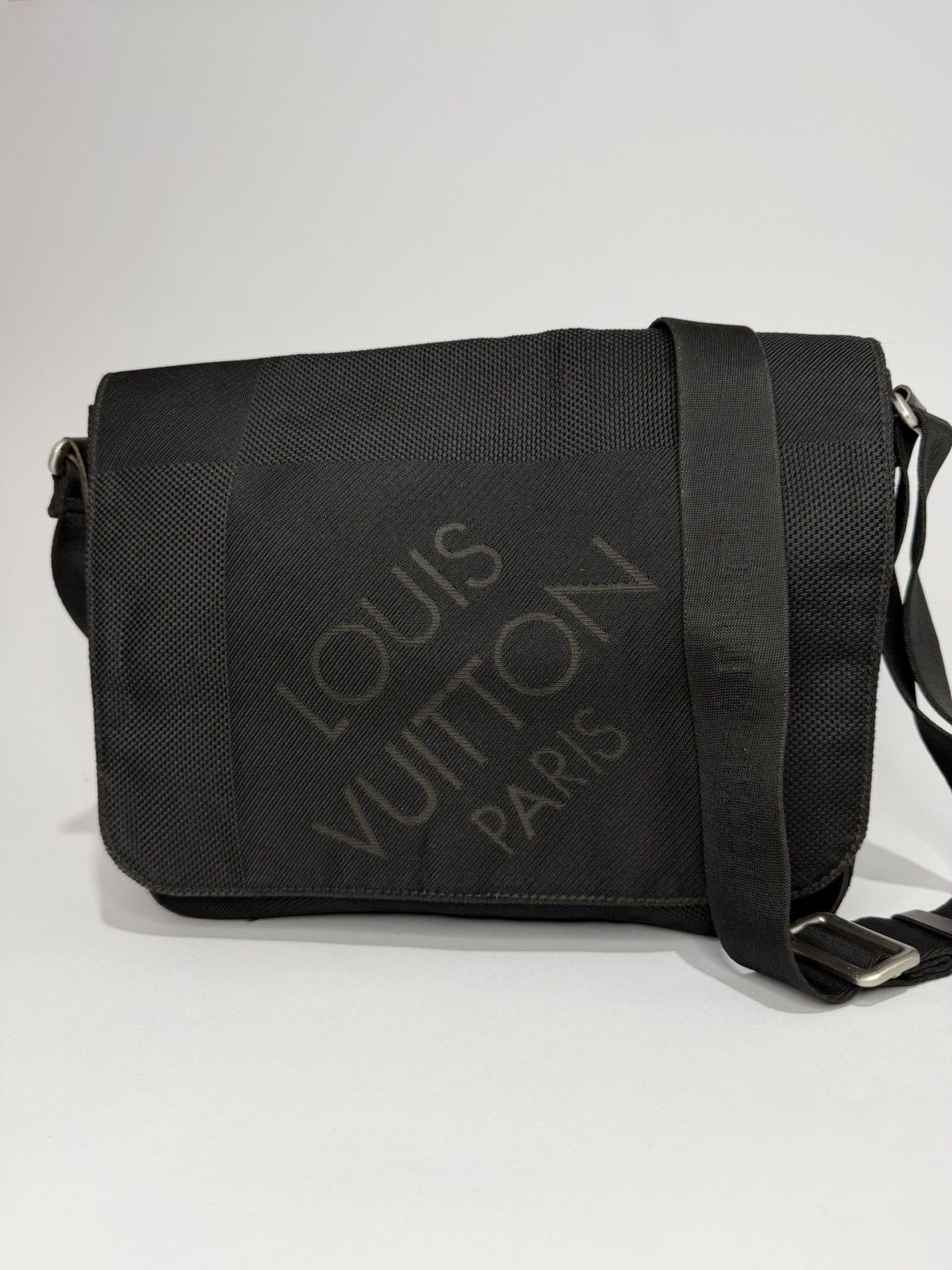 LOUIS VUITTON Black Damier Geant Canvas Loup Messenger Bag