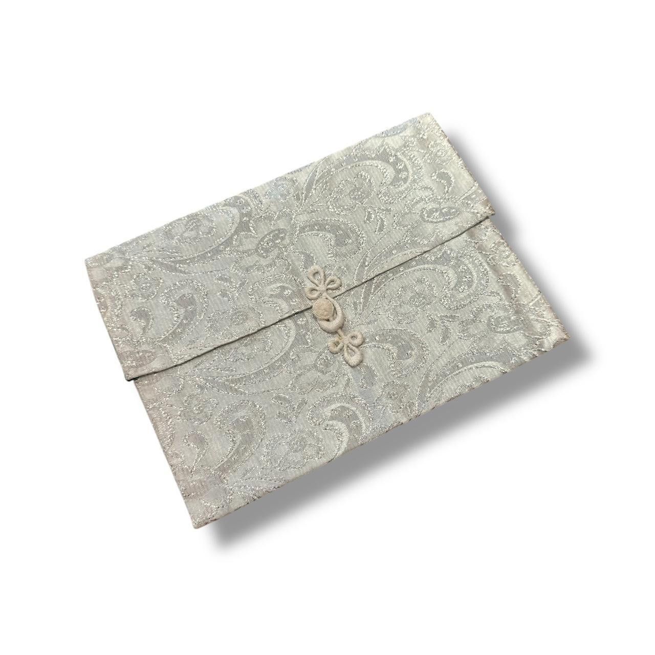 Designer Vintage Silver Envelope Clutch Purse Size ONE SIZE - 1 Thumbnail
