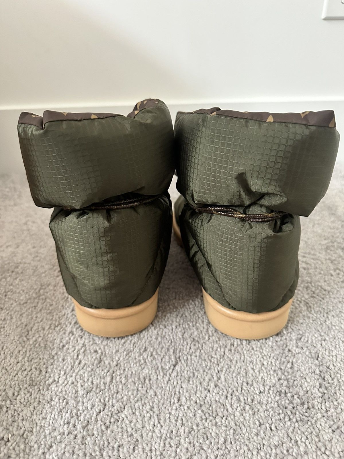Louis Vuitton Barely used Louis Vuitton Duck Boots Size US 5 / IT 35 - 6 Thumbnail
