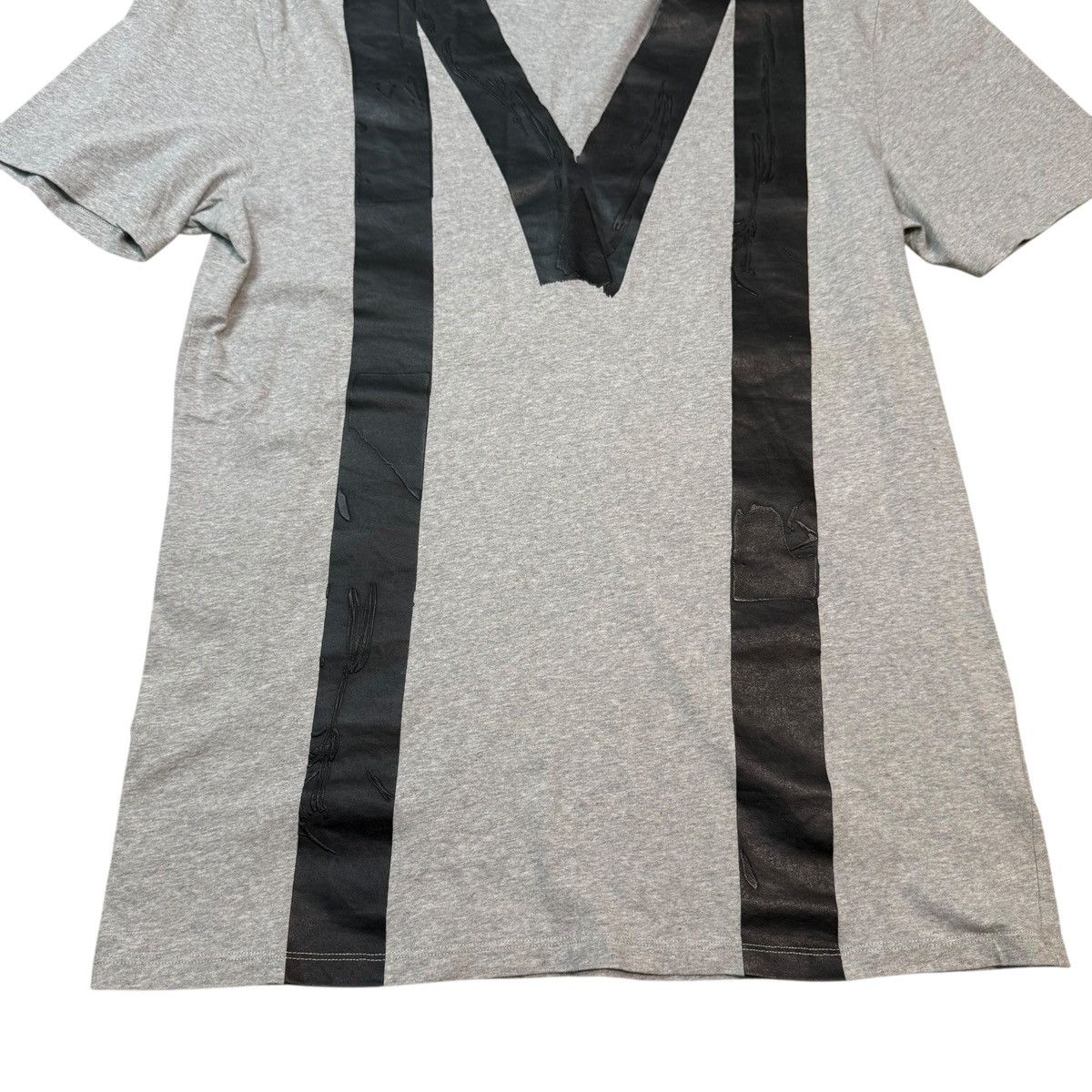 Maison Margiela Maison Margiela Rubber 'M' V-neck T-shirt y2k Rare Grey Size US M / EU 48-50 / 2 - 3 Thumbnail