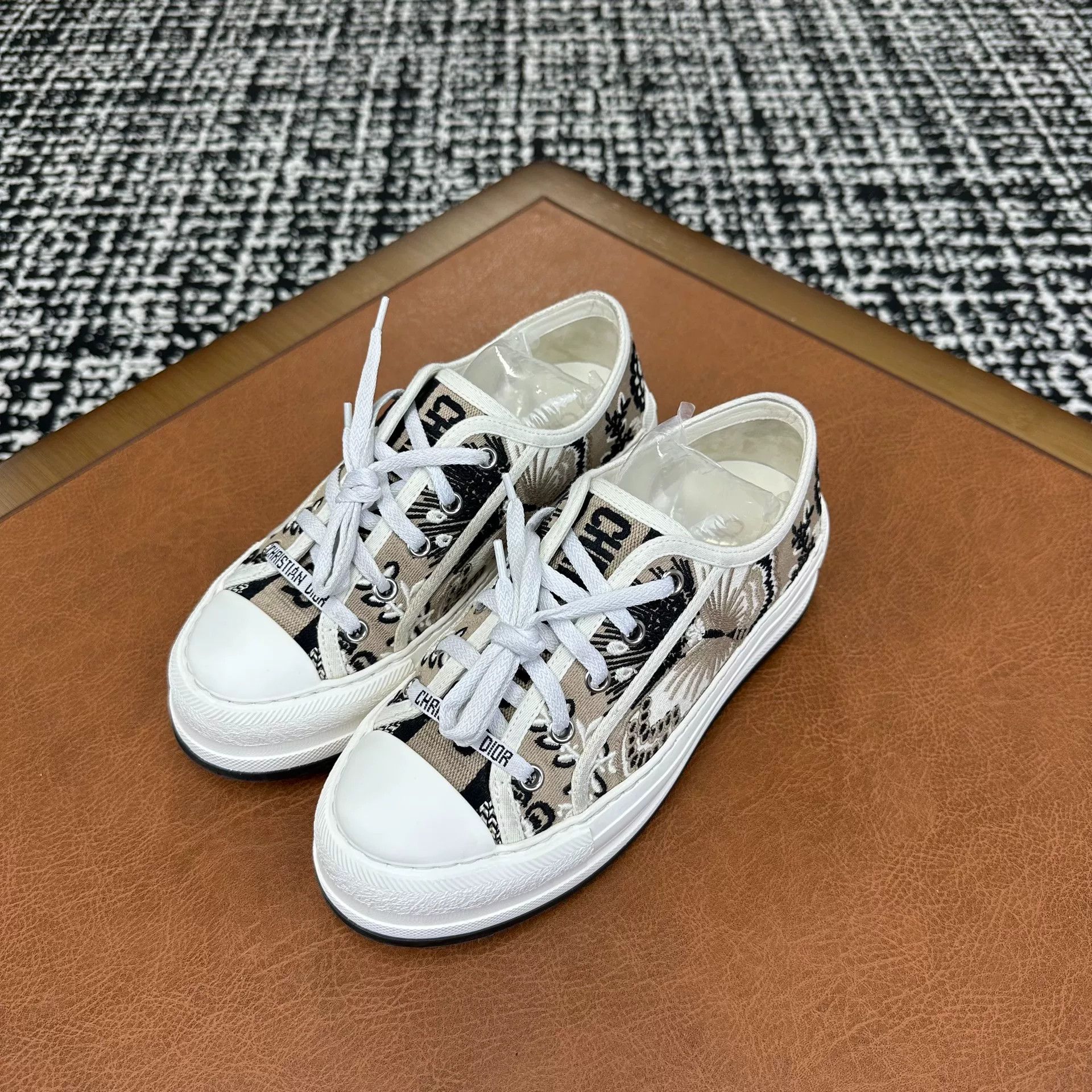 Dior Dior Lowtop Sneakers it_36-5 Women Size US 6.5 / IT 36.5 - 1 Thumbnail