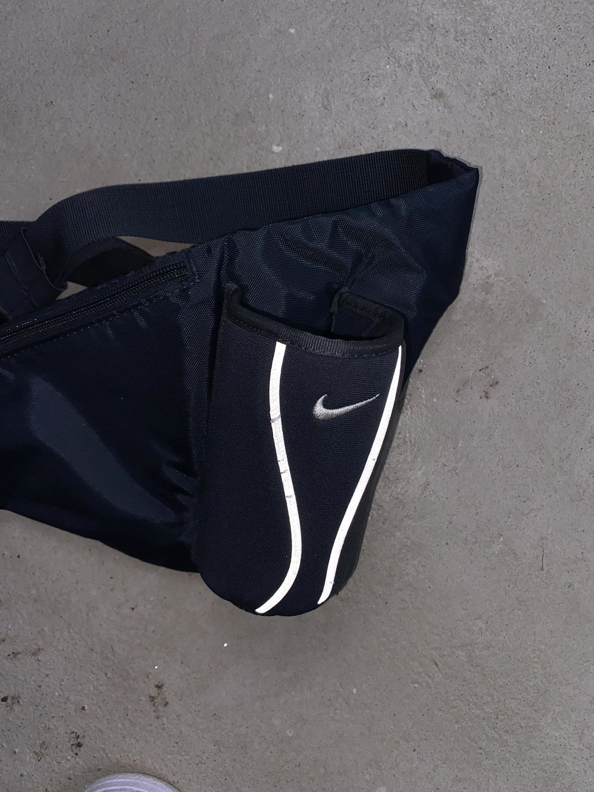 Nike Y2K Vintage Nike Sling Bag Gorpcore Hype Size ONE SIZE - 9 Thumbnail