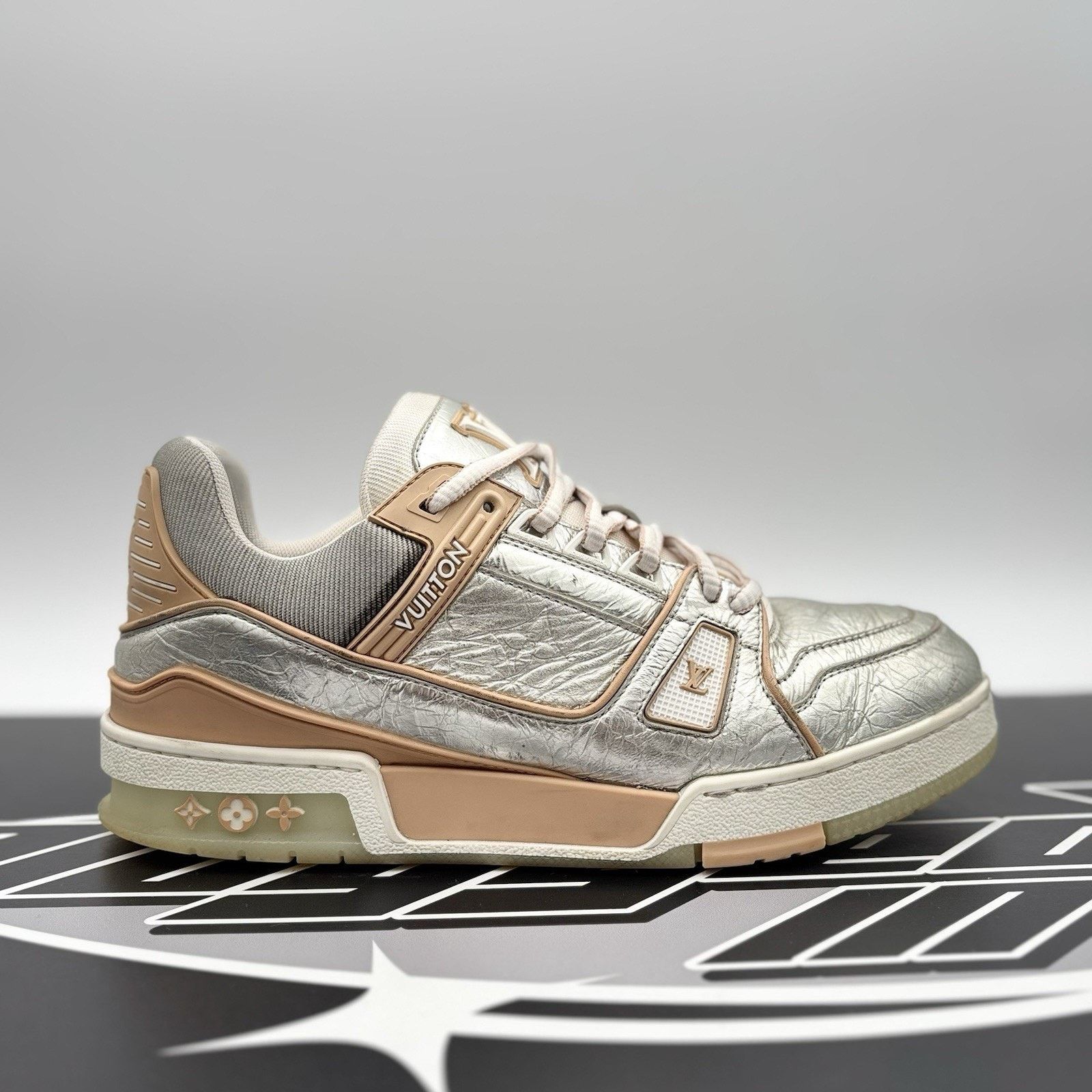 Louis Vuitton (7-7.5 US) Louis Vuitton Trainer ' Metallic, Beige ' Size US 7 / EU 40 - 2 Thumbnail