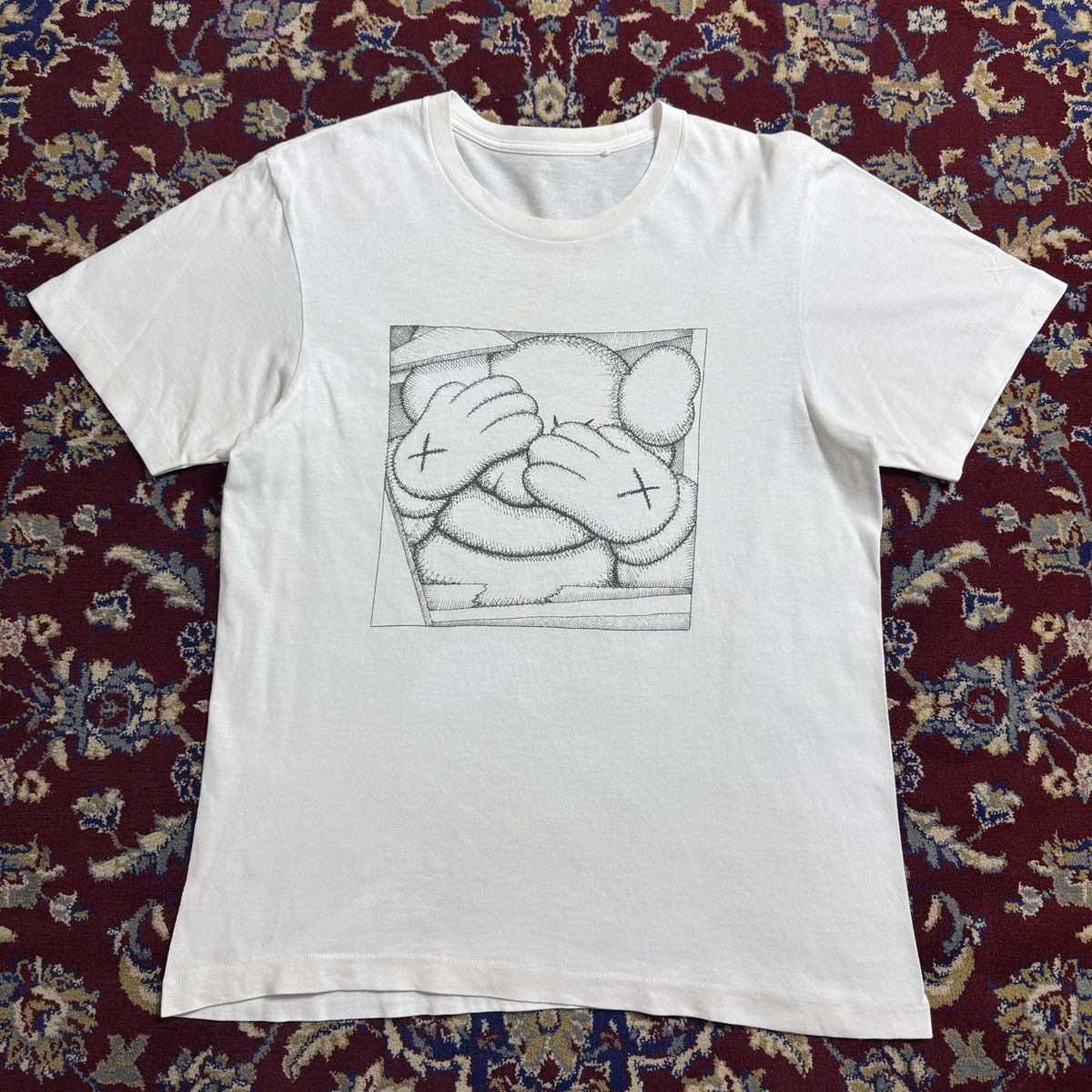 Kaws Kaws Chum x Uniqlo Tokyo artist graffiti tee Size US M / EU 48-50 / 2 - 1 Thumbnail