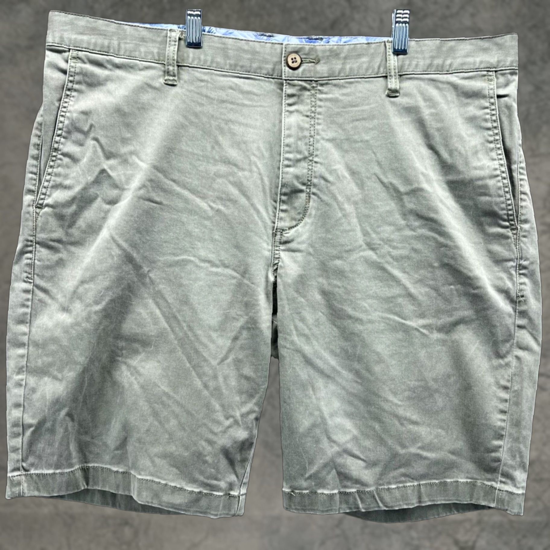 Tommy Bahama VINTAGE Tommy Bahama Shorts Mens 40 Green Chino Flat Front Canvas Cotton Tencel Golf Size US 40 / EU 56 - 1 Thumbnail