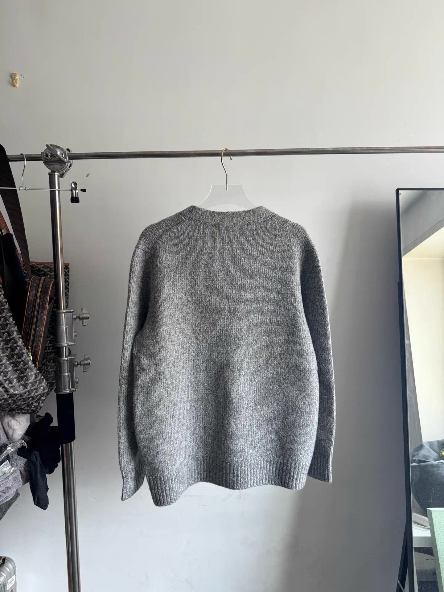 Acne Studios Acne Studios grey wool cardigan Q17 Size US S / EU 44-46 / 1 - 2 Thumbnail