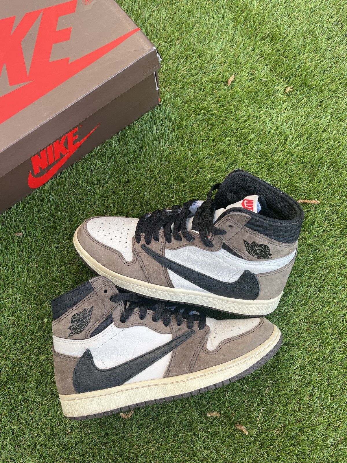 Jordan 1 high x Travis Scott “dark mocha” us7//uk6//eur40