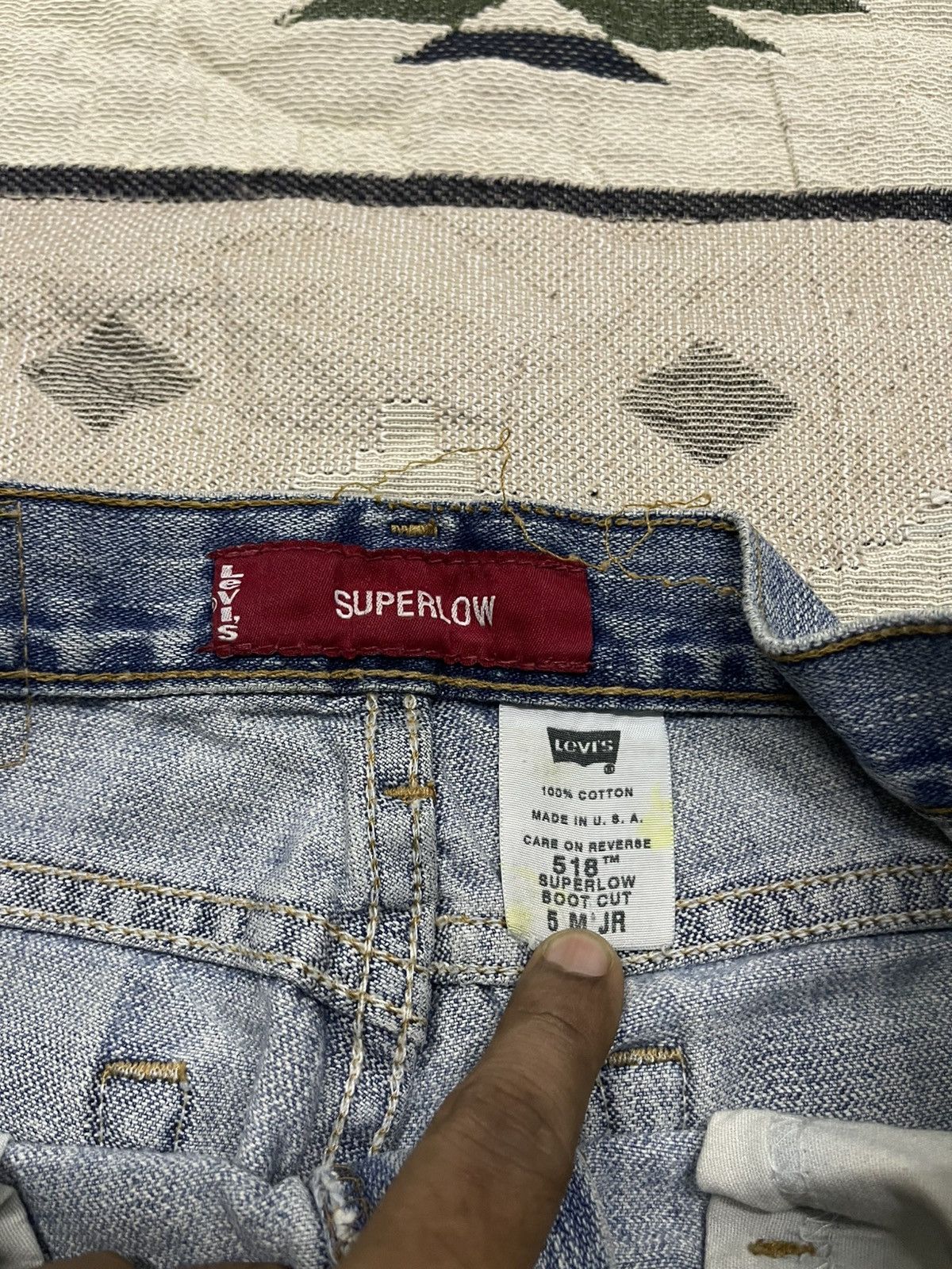 Levi's VINTAGE LEVIS 518 SUPER LOW BOOTCUT JEANS MADE IN USA Size 28" / US 6 / IT 42 - 8 Thumbnail
