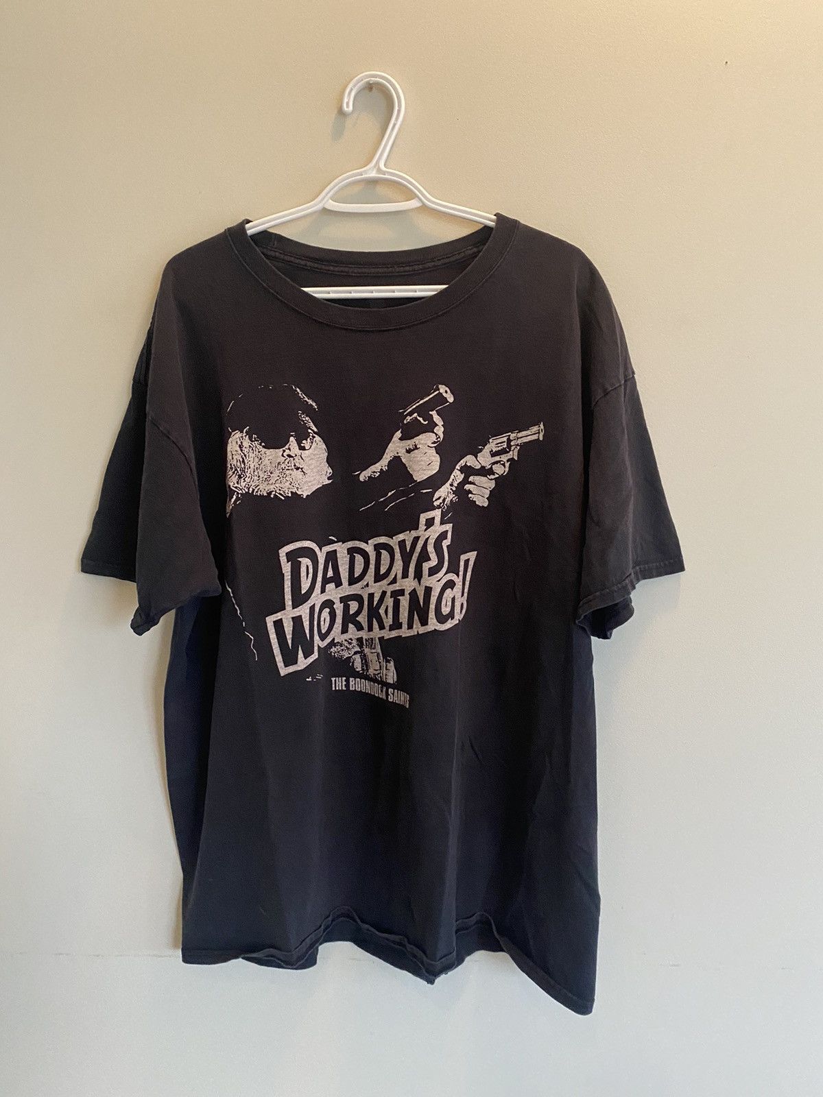 Vintage Vintage The Boondock Saints 'Daddys's Working!' Shirt Size US XL / EU 56 / 4 - 1 Thumbnail