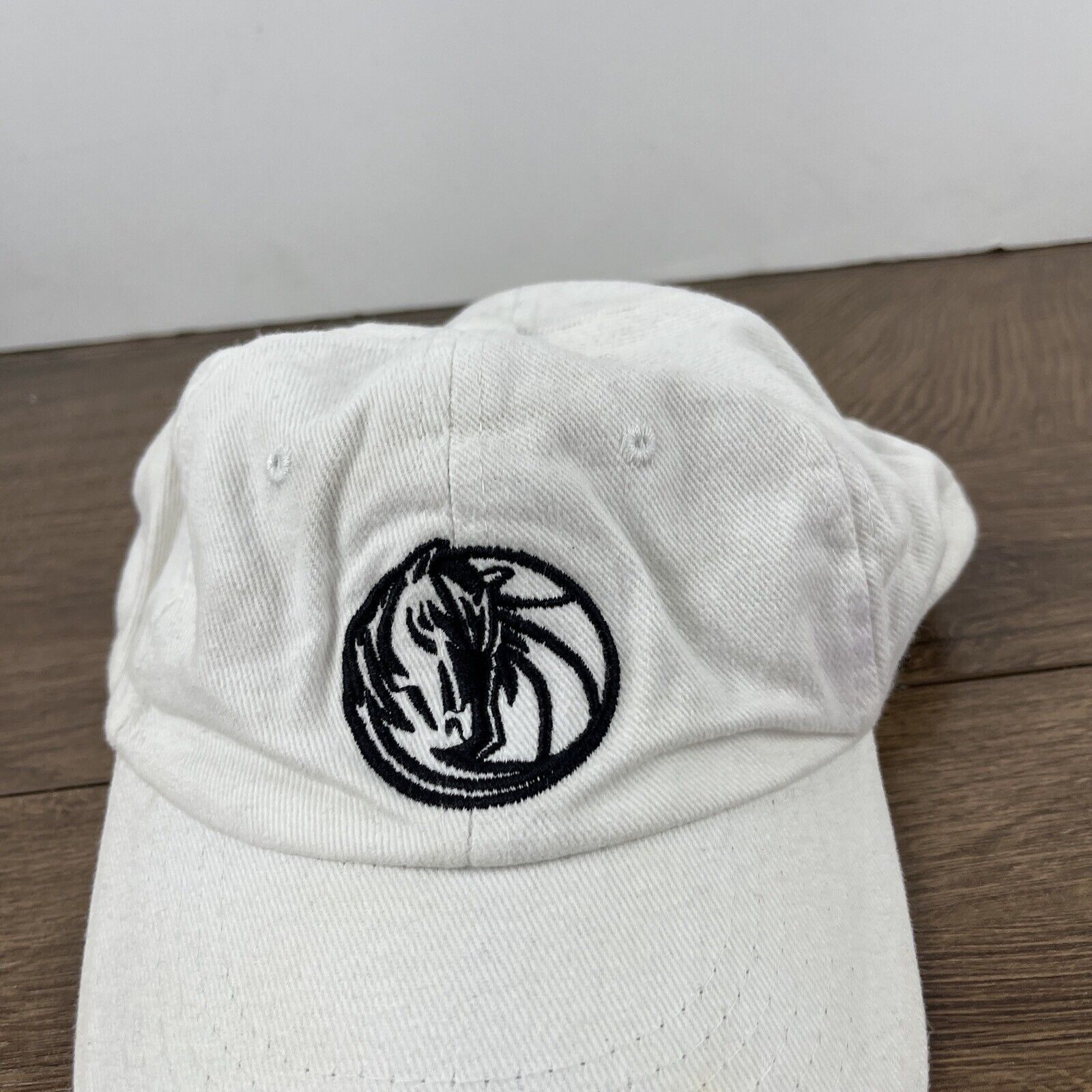 Other Dallas Mavericks Hat NBA Mavericks White Hat Adjustable Whit Size ONE SIZE - 7 Thumbnail