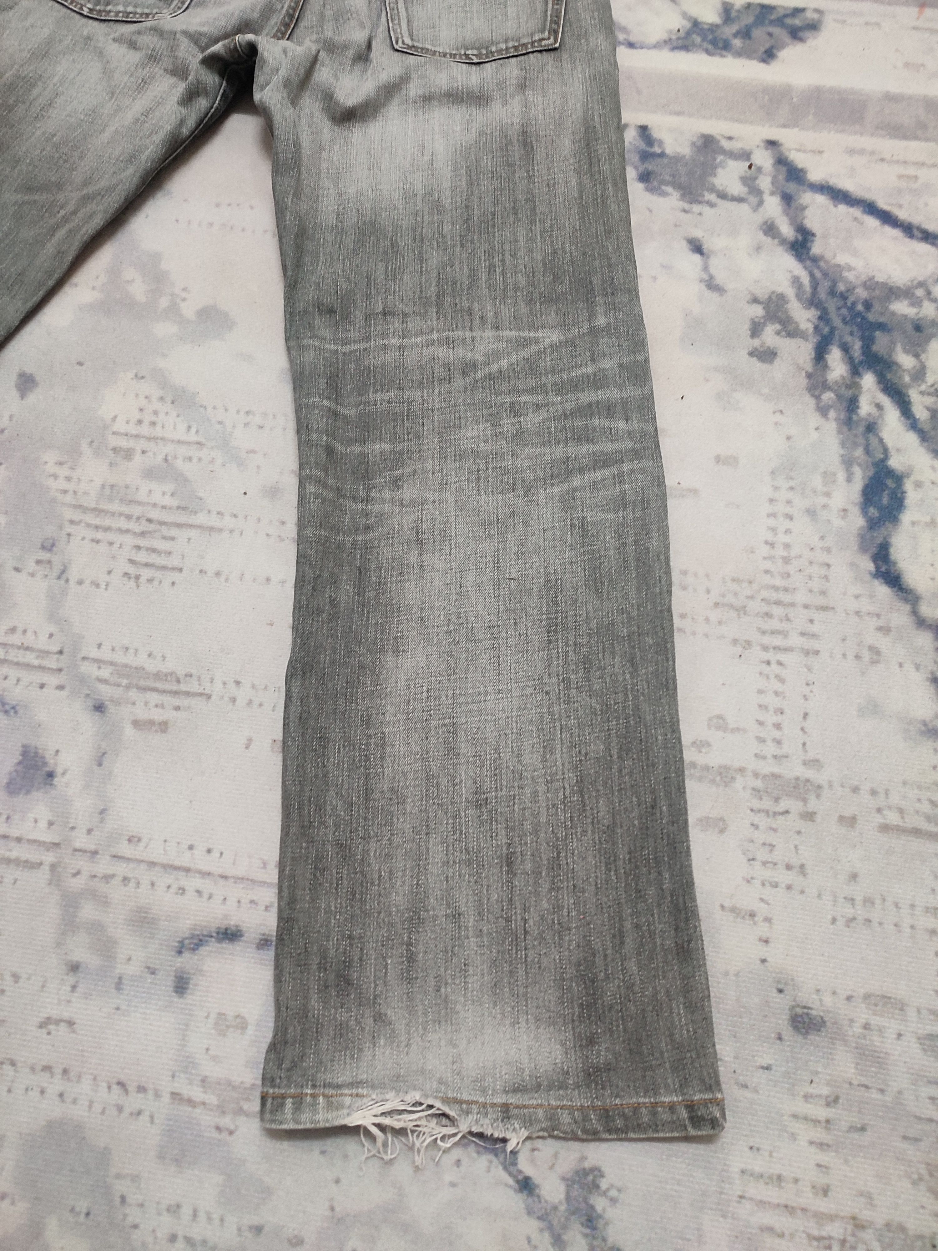 Uniqlo 💥Need Gone💥 90s Uniqlo Distressed Denim Size US 35 - 14 Thumbnail