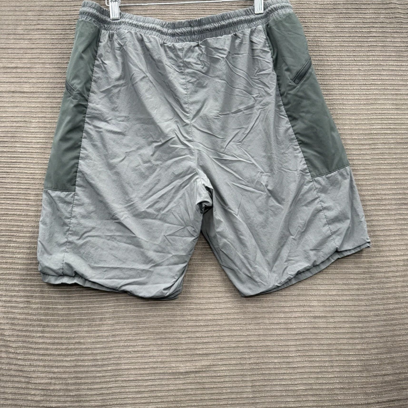 Oakley Oakley Swim Shorts Men L Gray Polyester Drawstring Pockets Beach 90s Theme Lifeguard Recreational Surfing Size US 33 - 2 Thumbnail