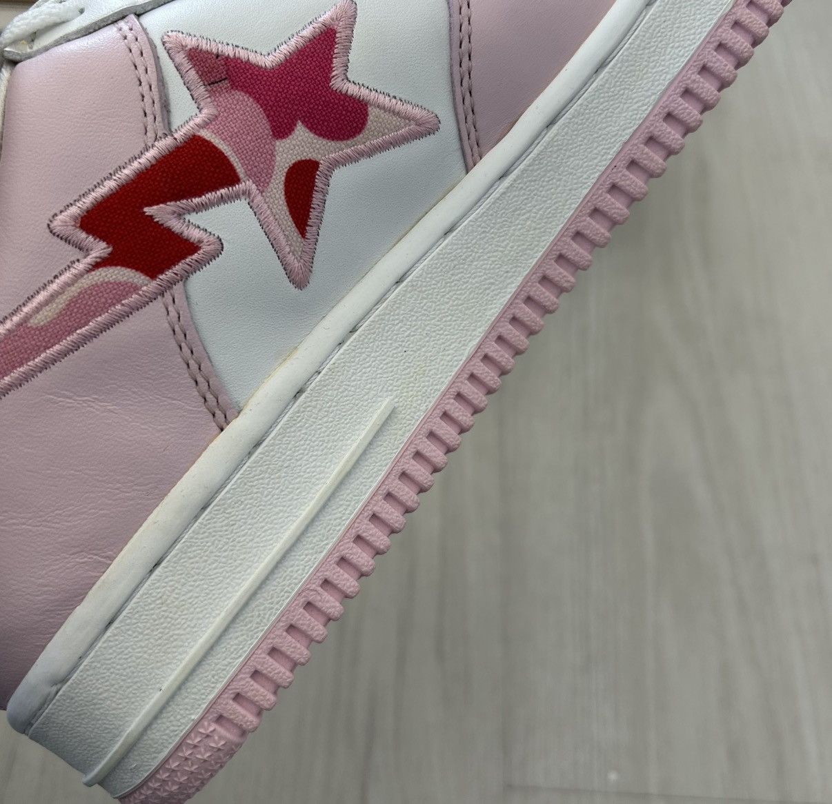 Bape VERY RARE OG 2005 A BATHING APE X KAWS PINK CAMO BAPESTA Size US 9 / EU 42 - 13 Thumbnail