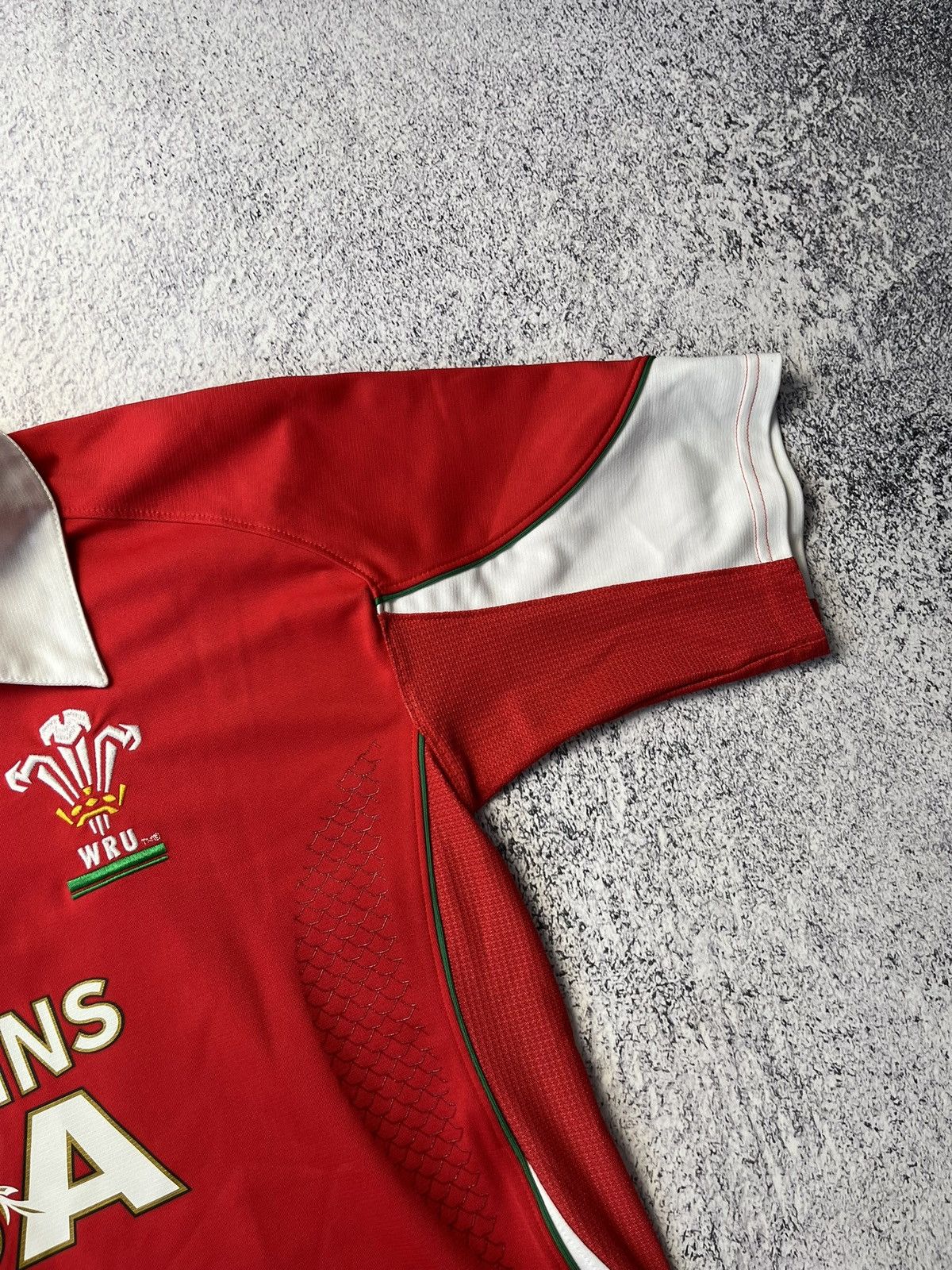 Under Armour Wales Rugby Shirt Under Armour Home Top 2008/09 Jersey Men's Size US L / EU 52-54 / 3 - 10 Thumbnail
