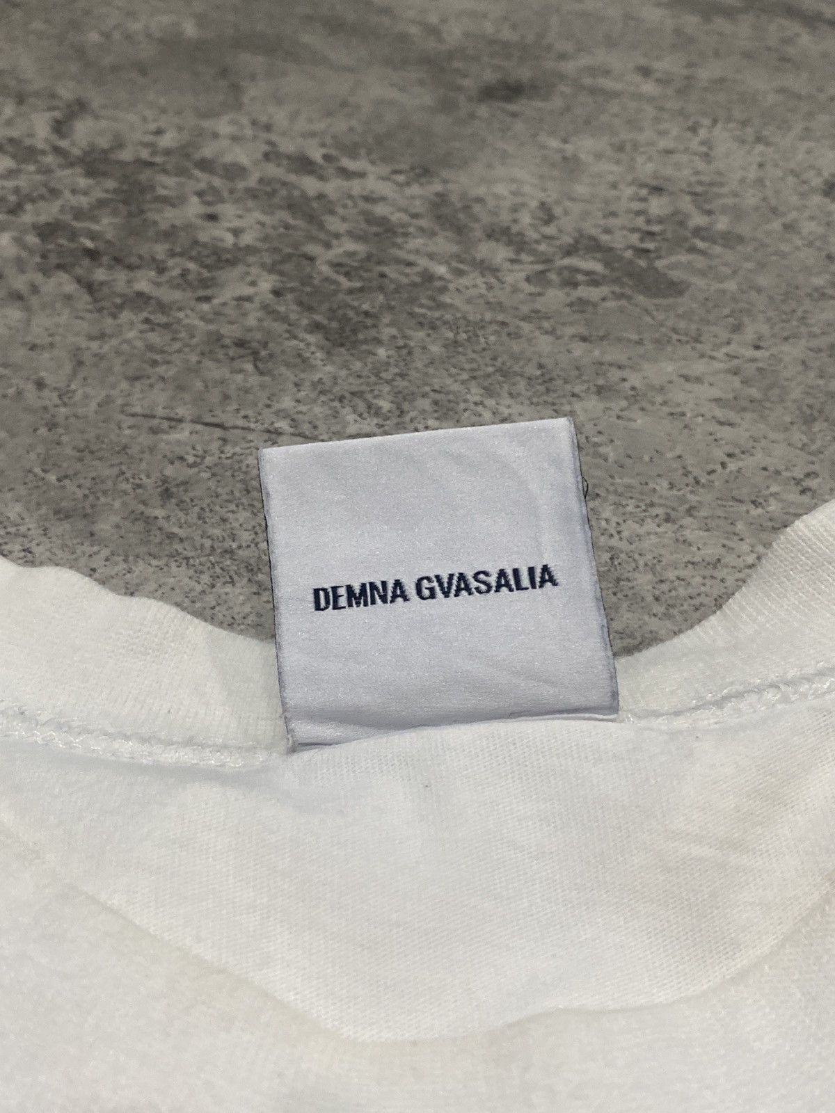 Vetements Vetements Back Logo White Staff T Shirt Size US S / EU 44-46 / 1 - 8 Thumbnail