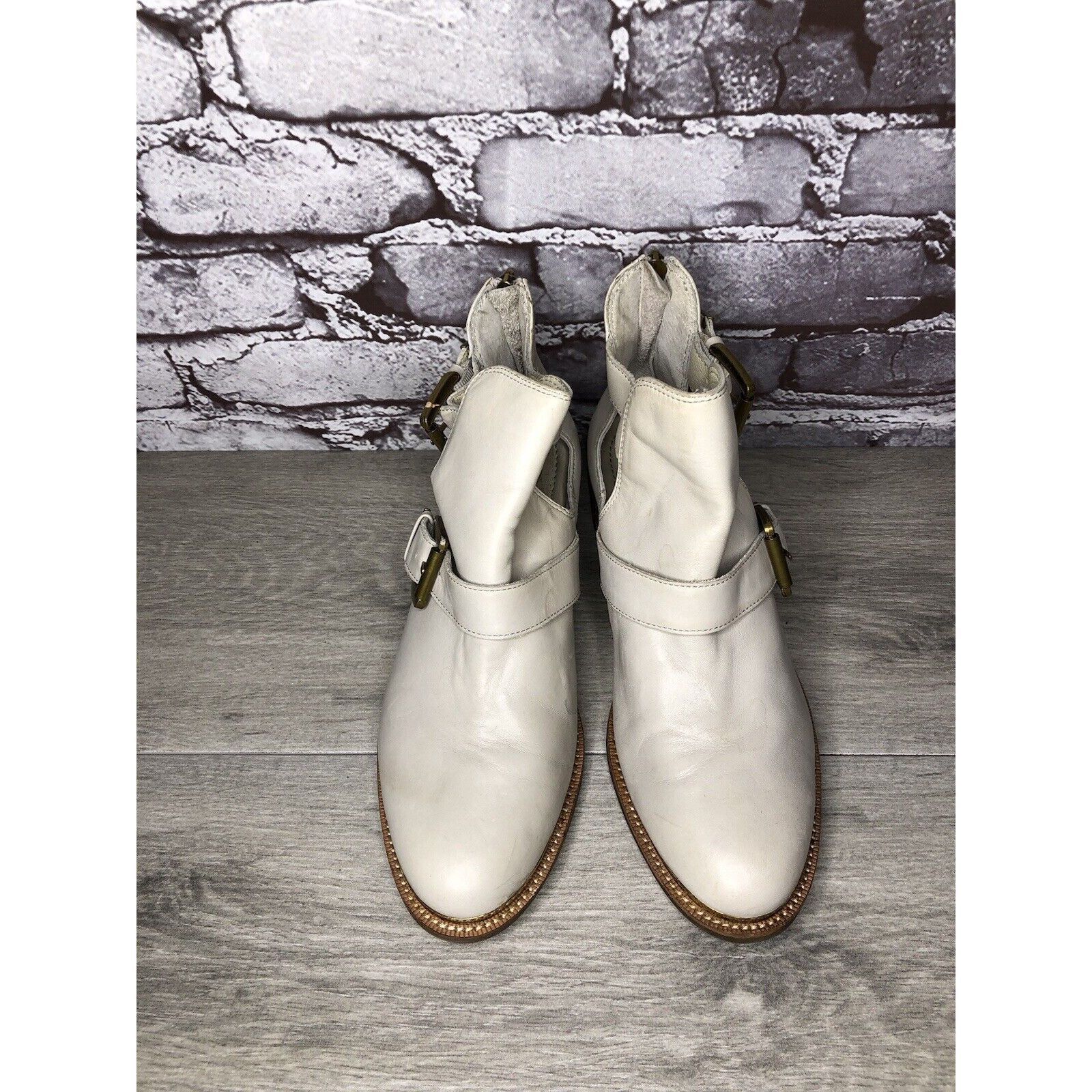 Elliott Elliot Lucca Ivory Leather Anthropologie Gold Buckle Heel Bo Size US 7 / IT 37 - 22 Thumbnail