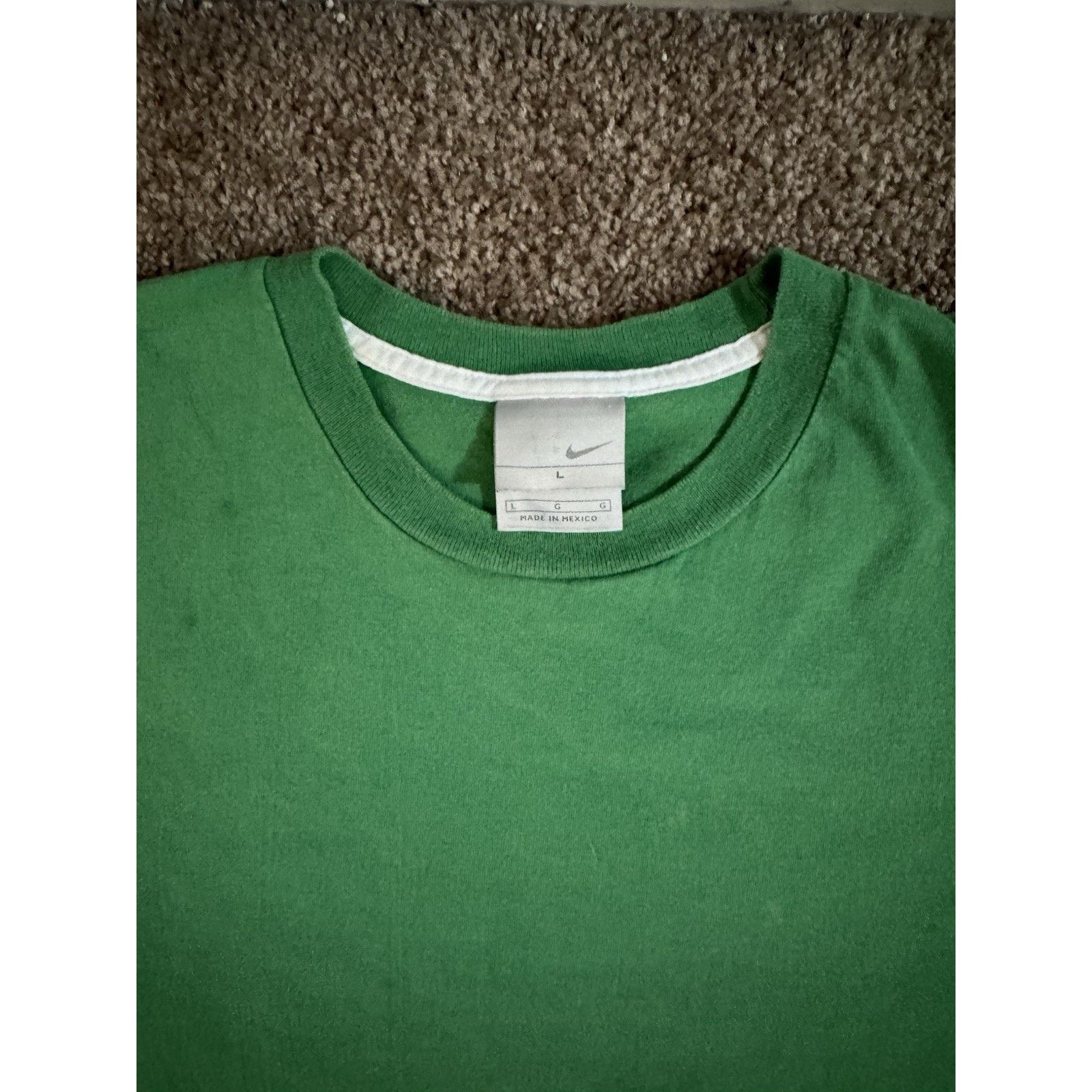 Nike Vintage 2000s Y2K Green Nike Essential Tee Size L Size US L / EU 52-54 / 3 - 2 Thumbnail