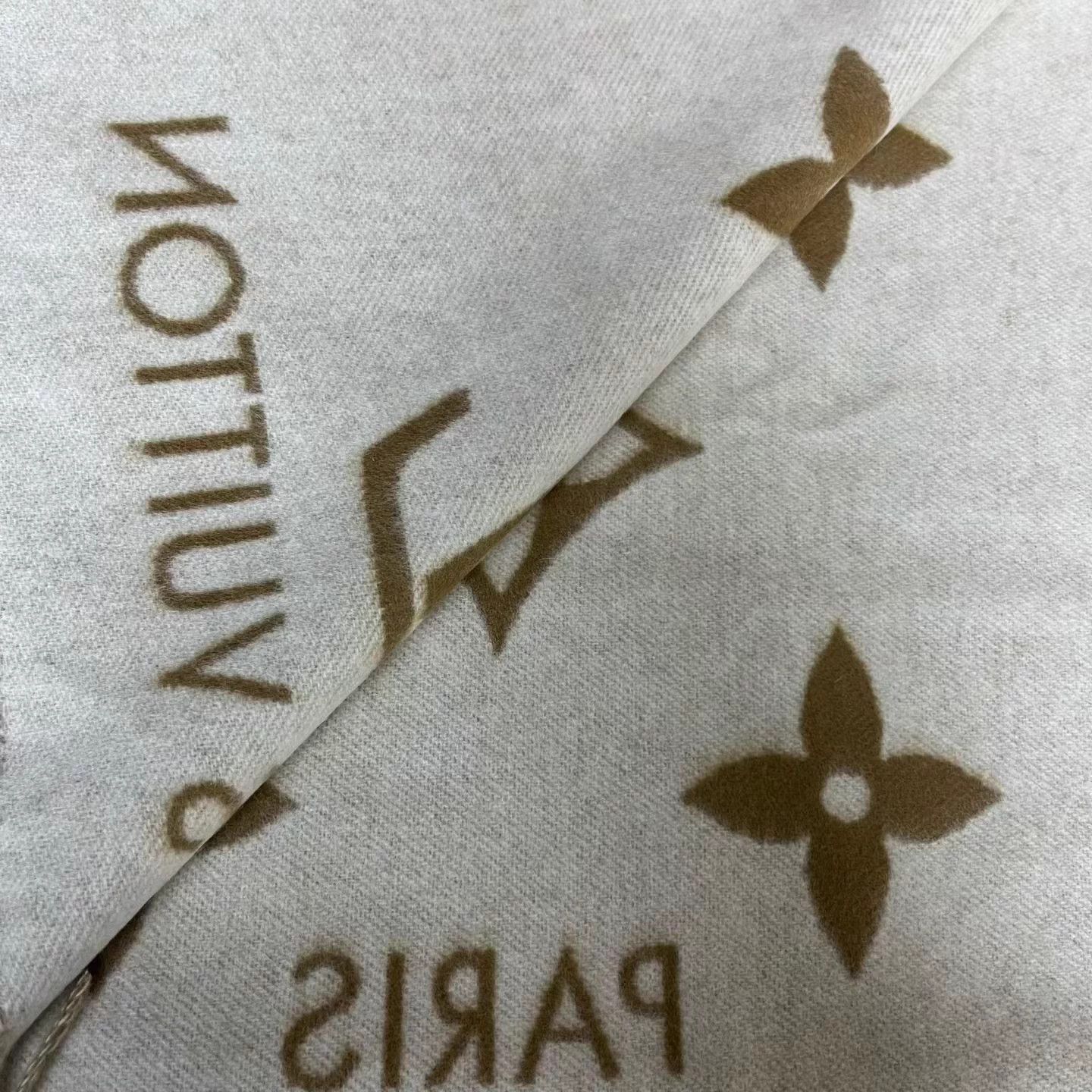 Louis Vuitton LV Beige/Taupe Tassel Jacquard Cashmere Scarf New with Tags Size ONE SIZE - 4 Thumbnail